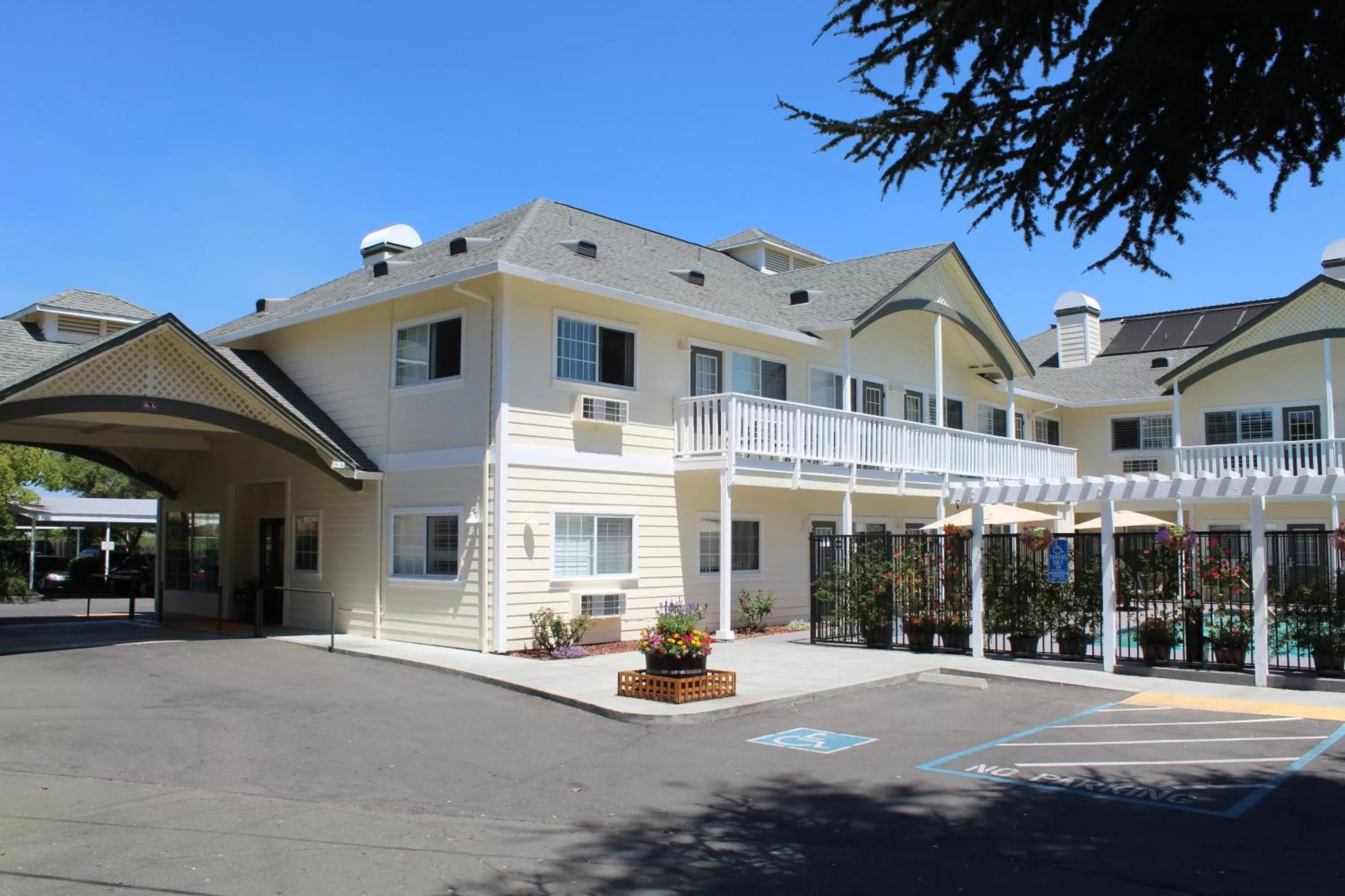 Property building in Geyserville Inn