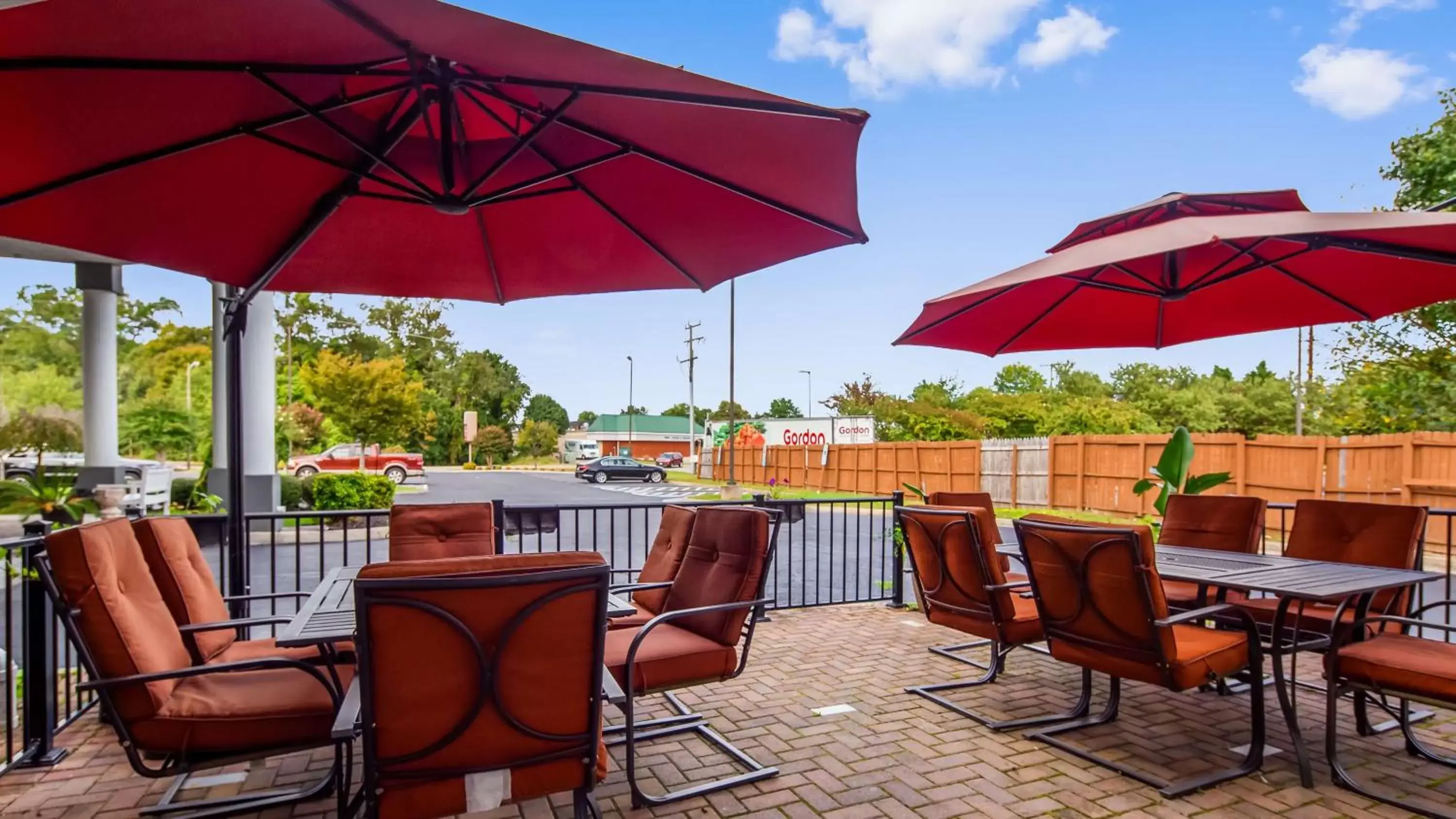 Property building, Restaurant/Places to Eat in Best Western Plus Newport News