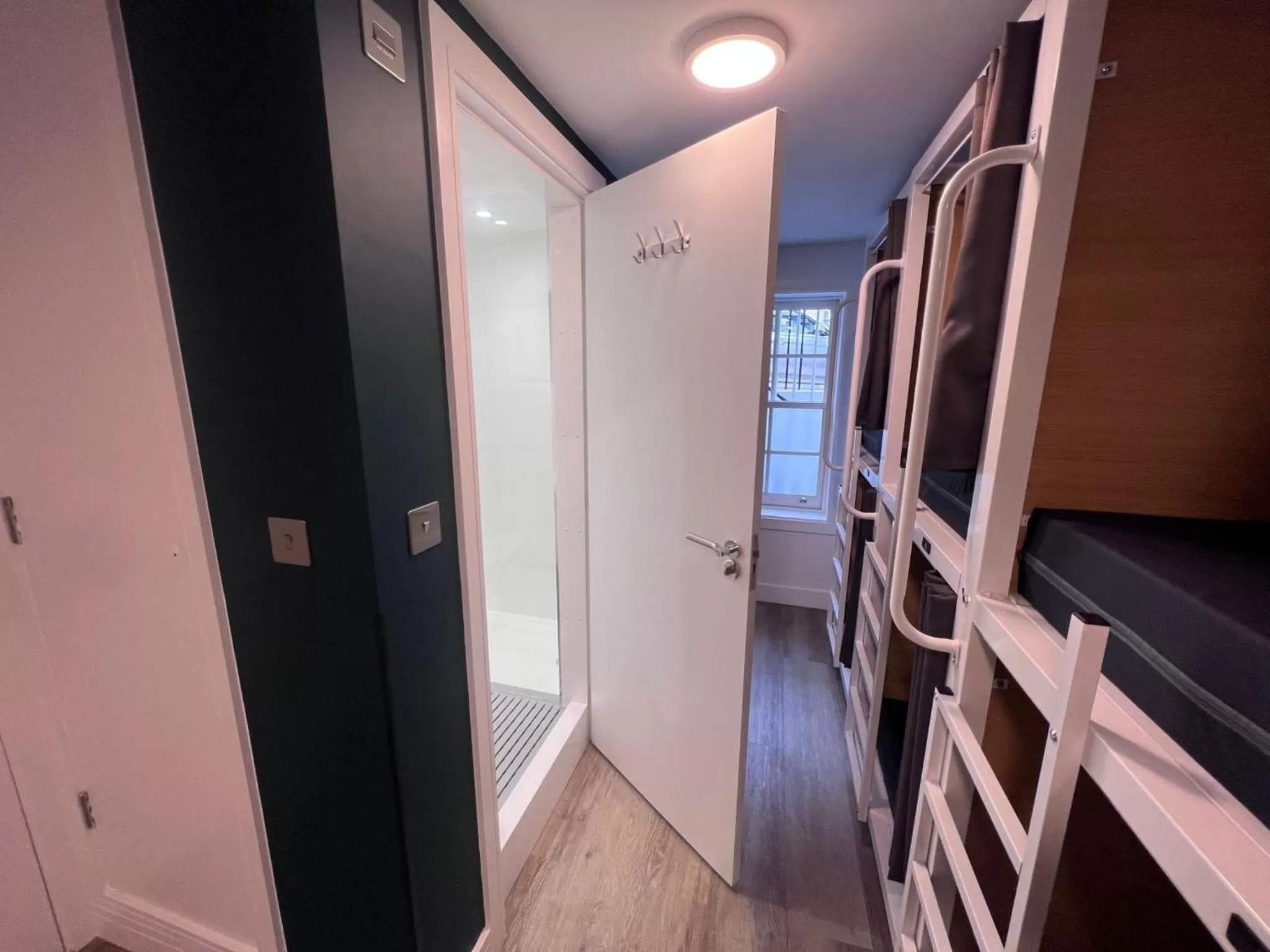 Shower in Smart Camden Inn