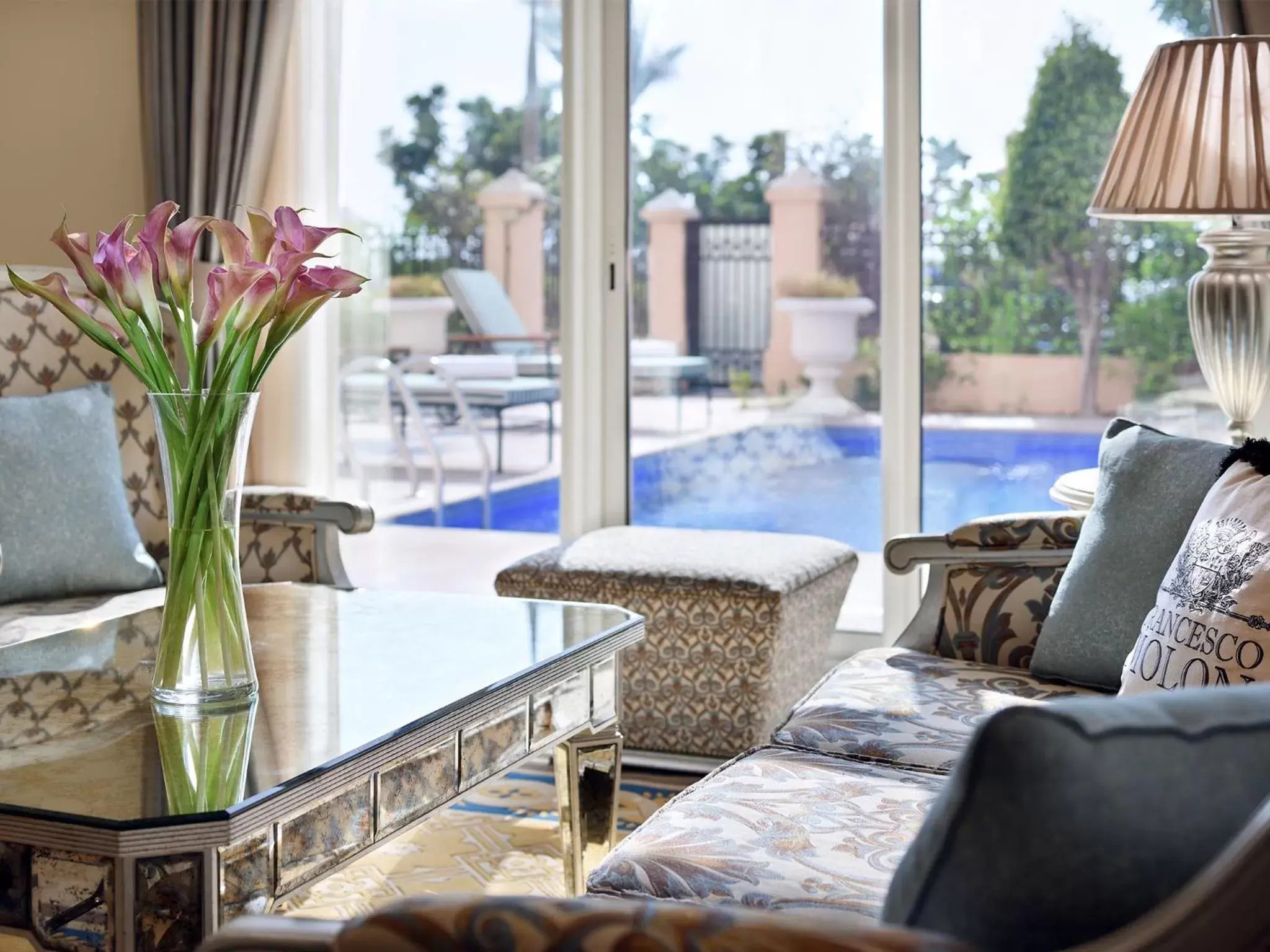 Swimming pool in Kempinski Hotel & Residences Palm Jumeirah Swimming pool in Kempinski Hotel & Residences Palm Jumeirah