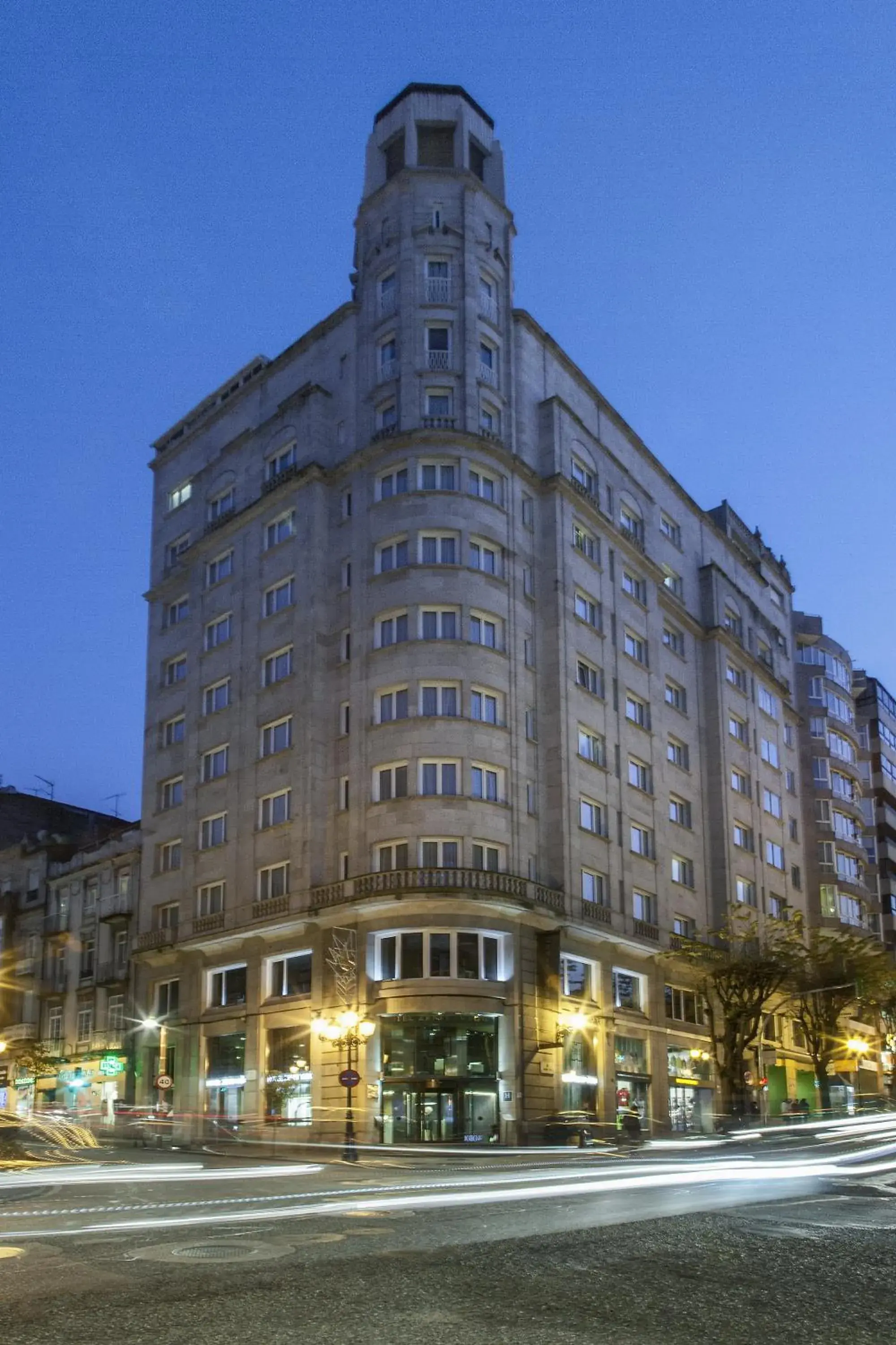 Facade/entrance, Property Building in Zenit Vigo
