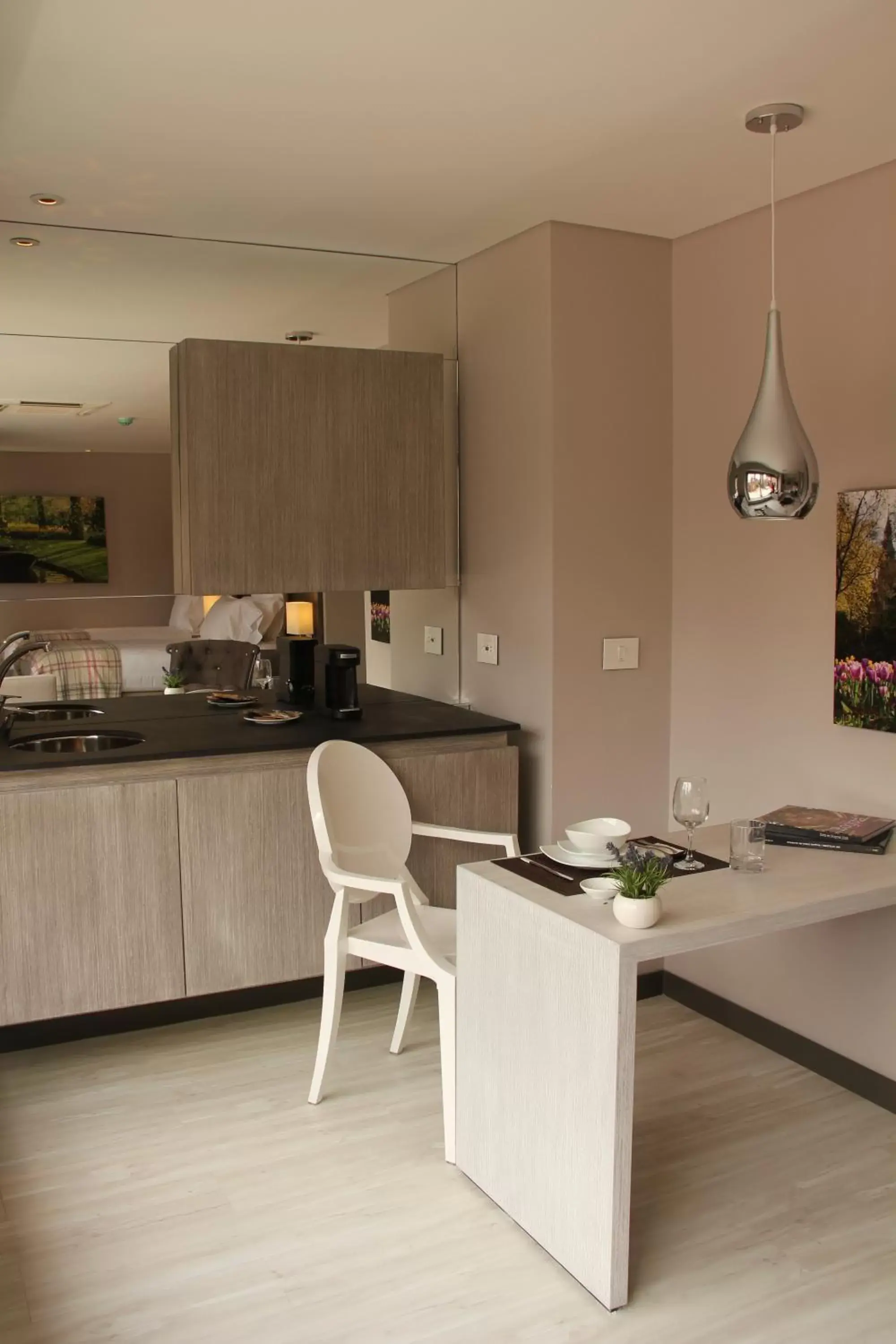 Dining area, Kitchen/Kitchenette in Hotel CityFlats