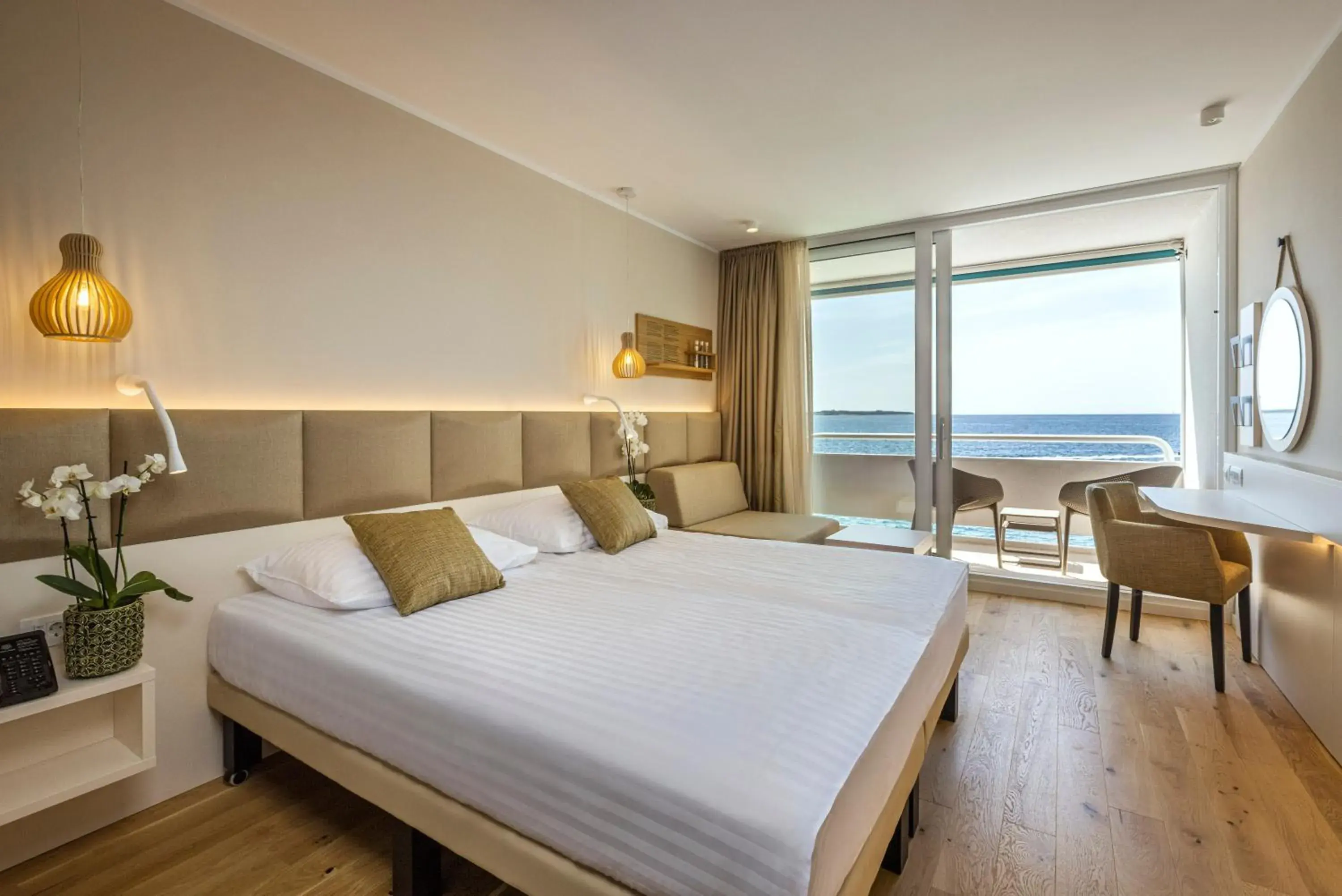 Bed, Sea View in Hotel Histrion