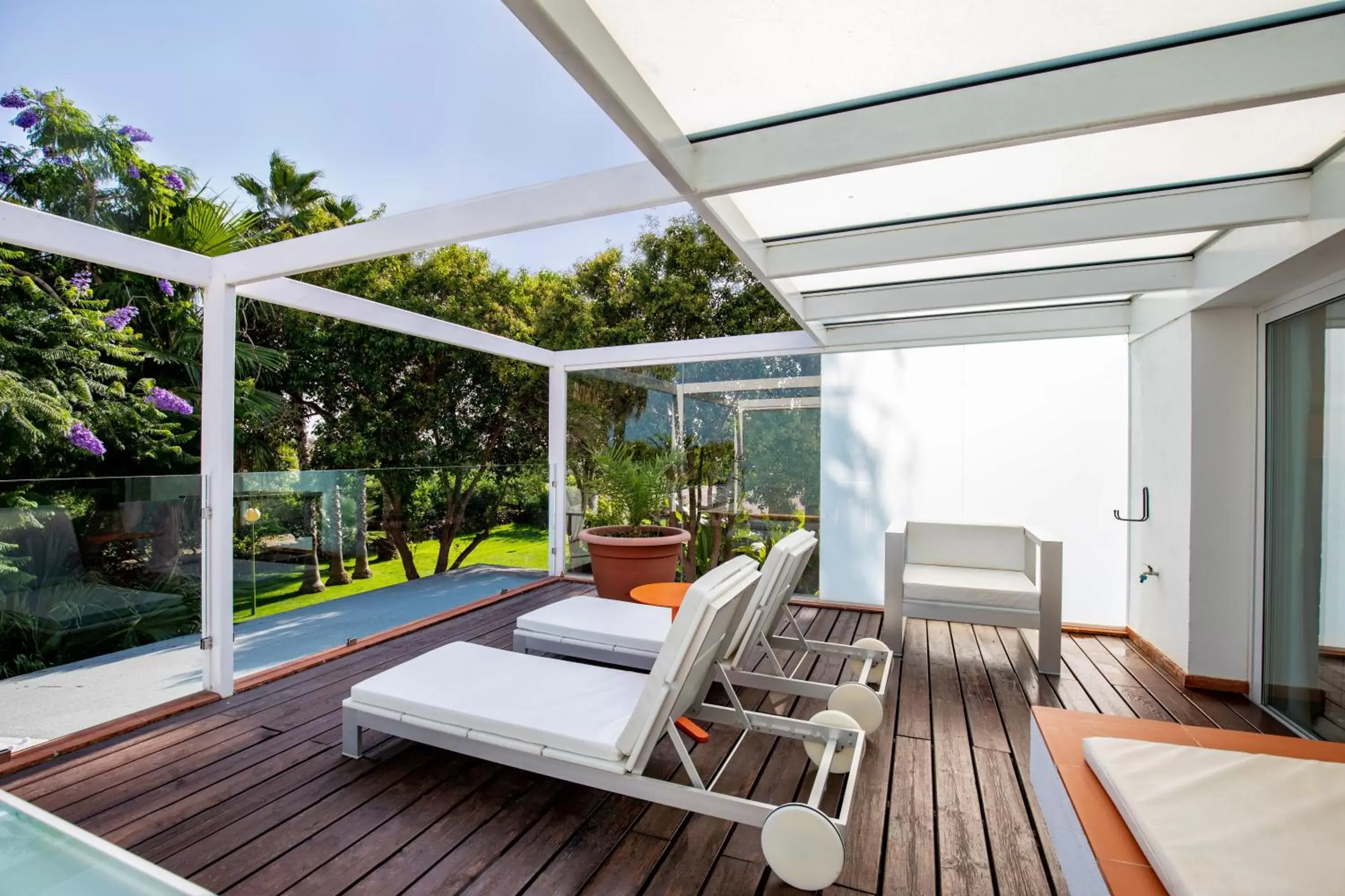 Balcony/Terrace, Swimming Pool in Hotel Tancat de Codorniu