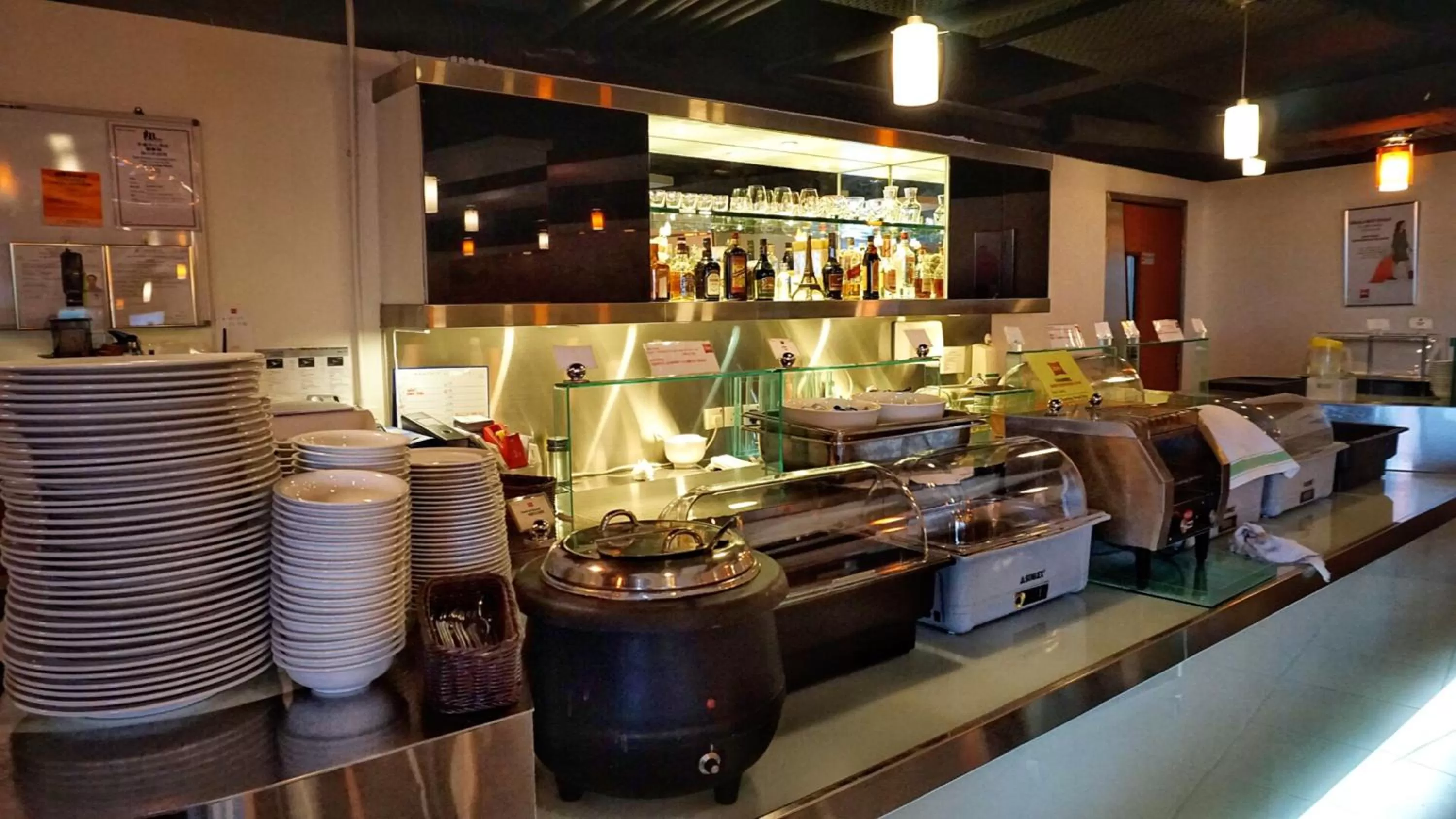 Restaurant/places to eat in ibis Hong Kong North Point