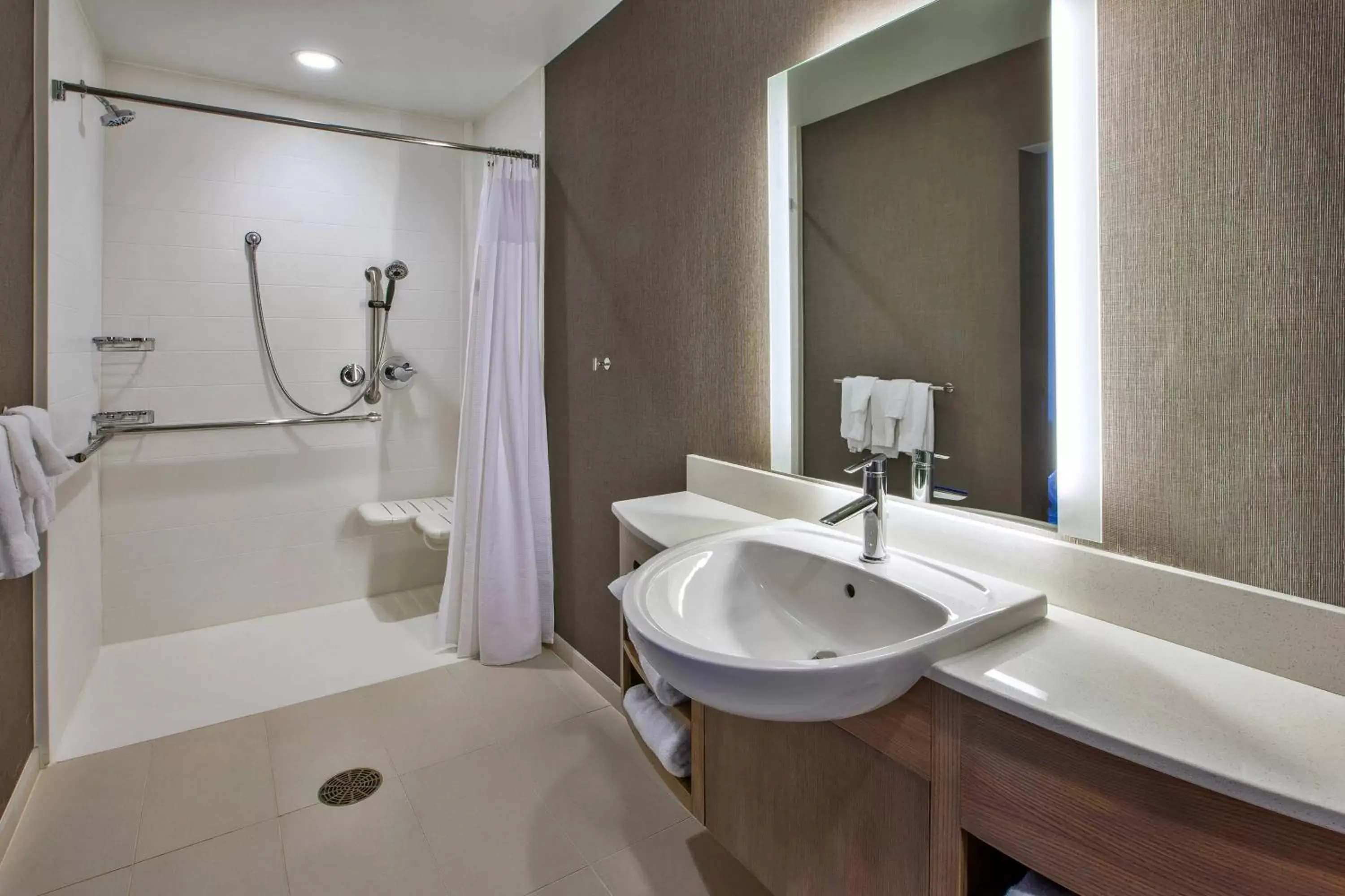 Bathroom in SpringHill Suites by Marriott Pittsburgh Butler/Centre City