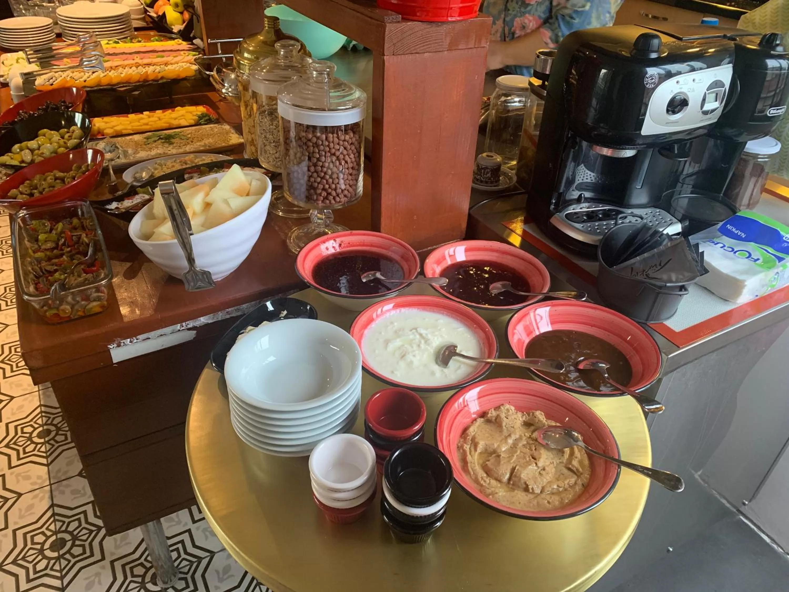 Communal lounge/ TV room in Nomade Old City Hotel