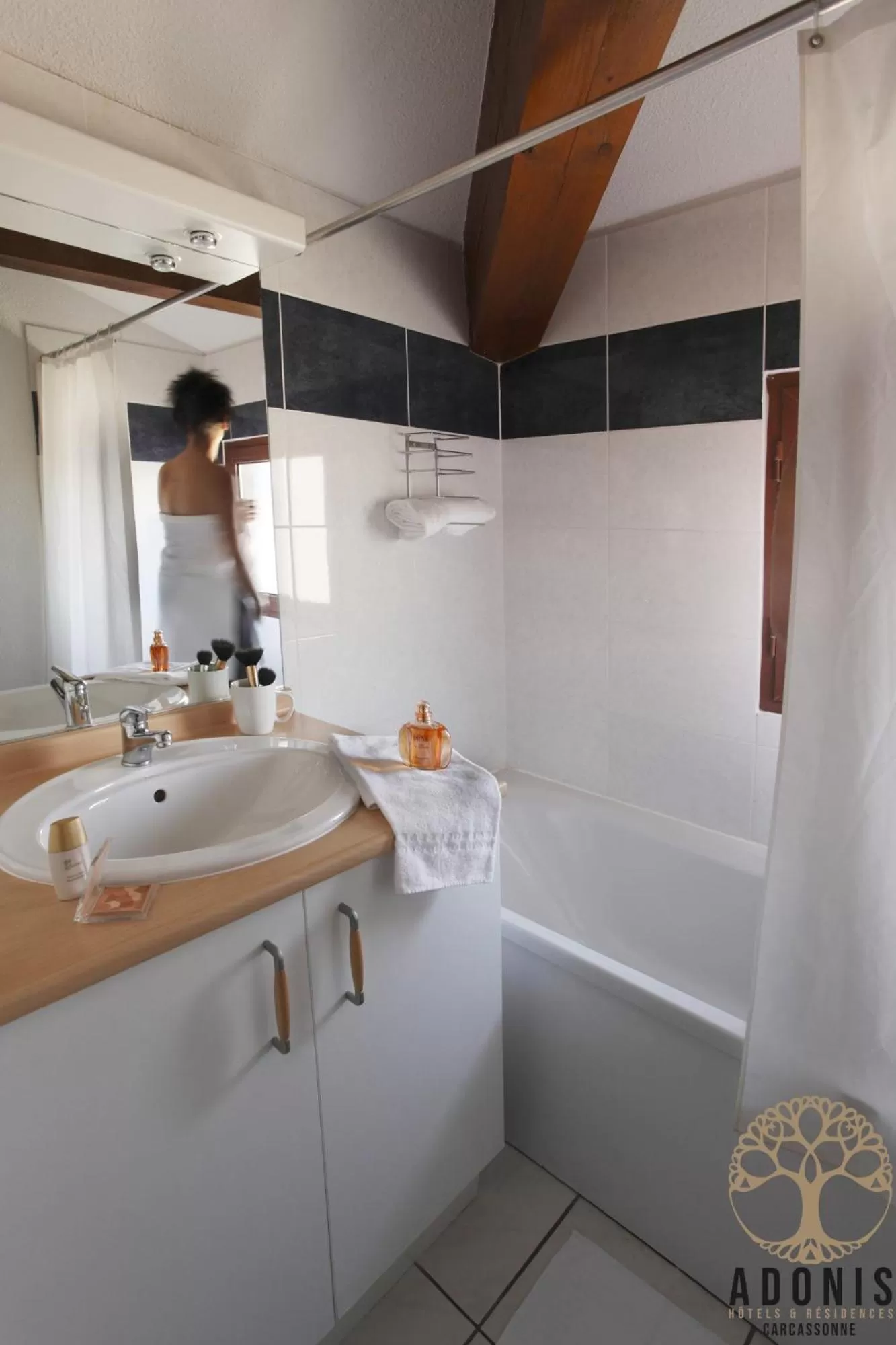 Bathroom in Adonis Carcassonne