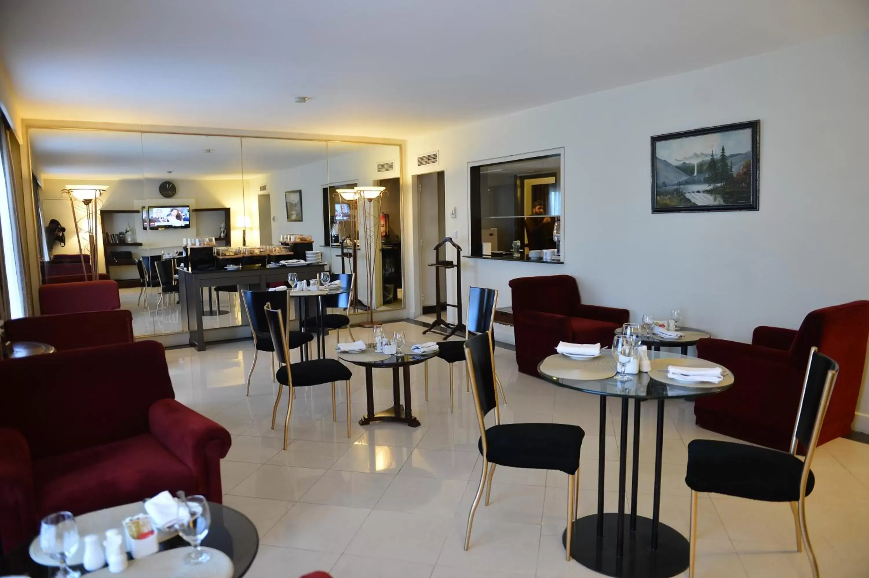 Coffee/tea facilities, Restaurant/Places to Eat in Pearl Continental Hotel, Rawalpindi