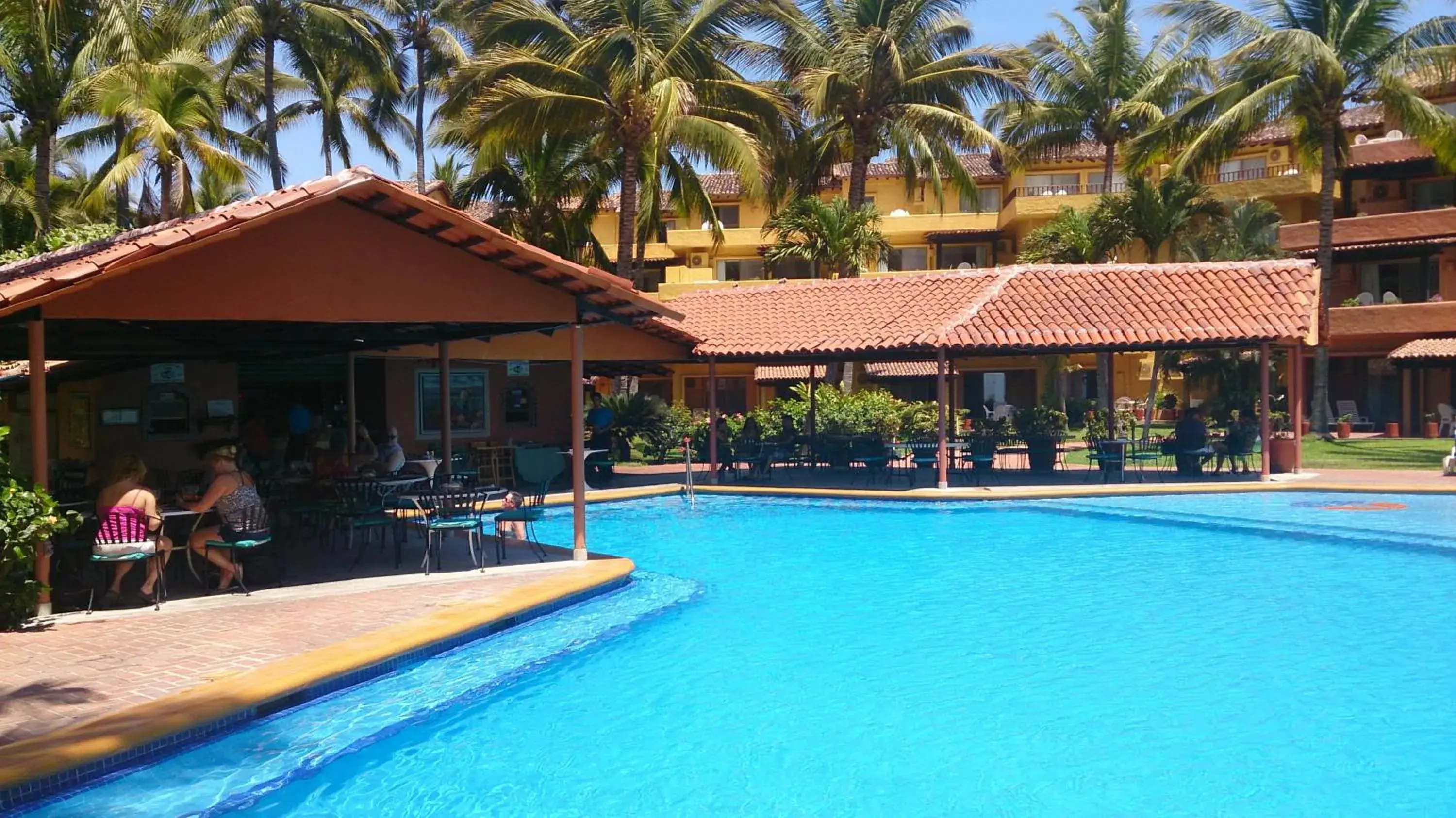 Restaurant/places to eat, Swimming Pool in Villas del Sol en Los Tules