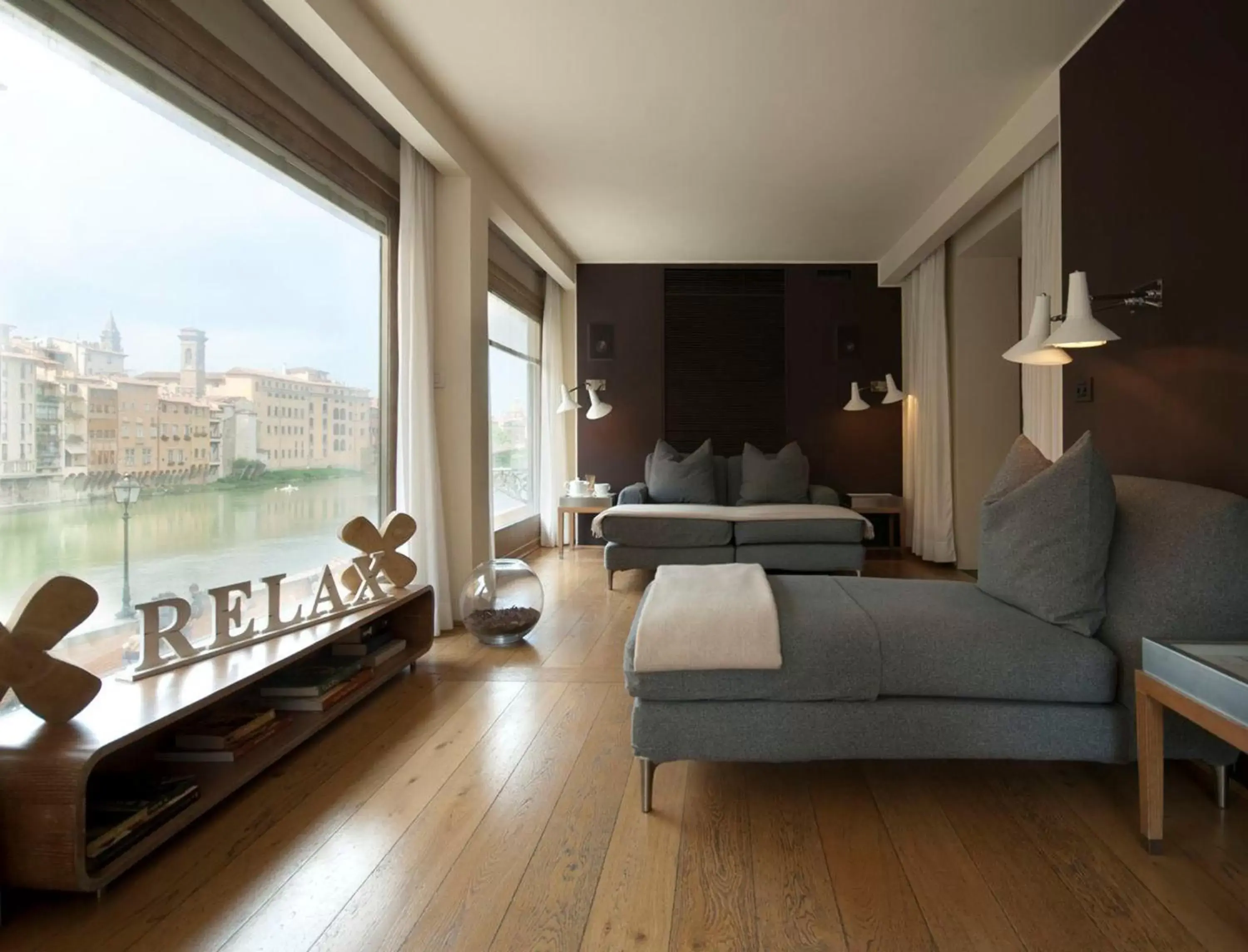 Lounge or bar in Hotel Continentale - Lungarno Collection Lounge or bar in Hotel Continentale - Lungarno Collection