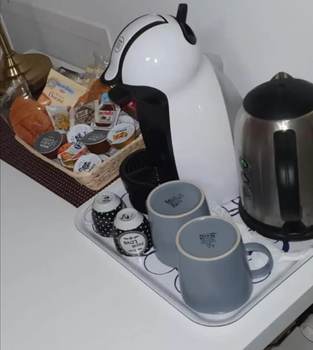 Coffee/Tea Facilities in GARDEN HOUSE: APARTMENTS AND ROOMS FOR HOLIDAYS