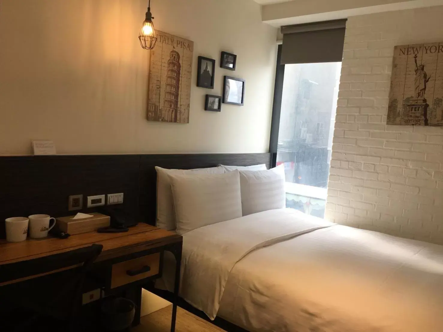 Photo of the whole room, Bed in Re-Change Hotel Taipei