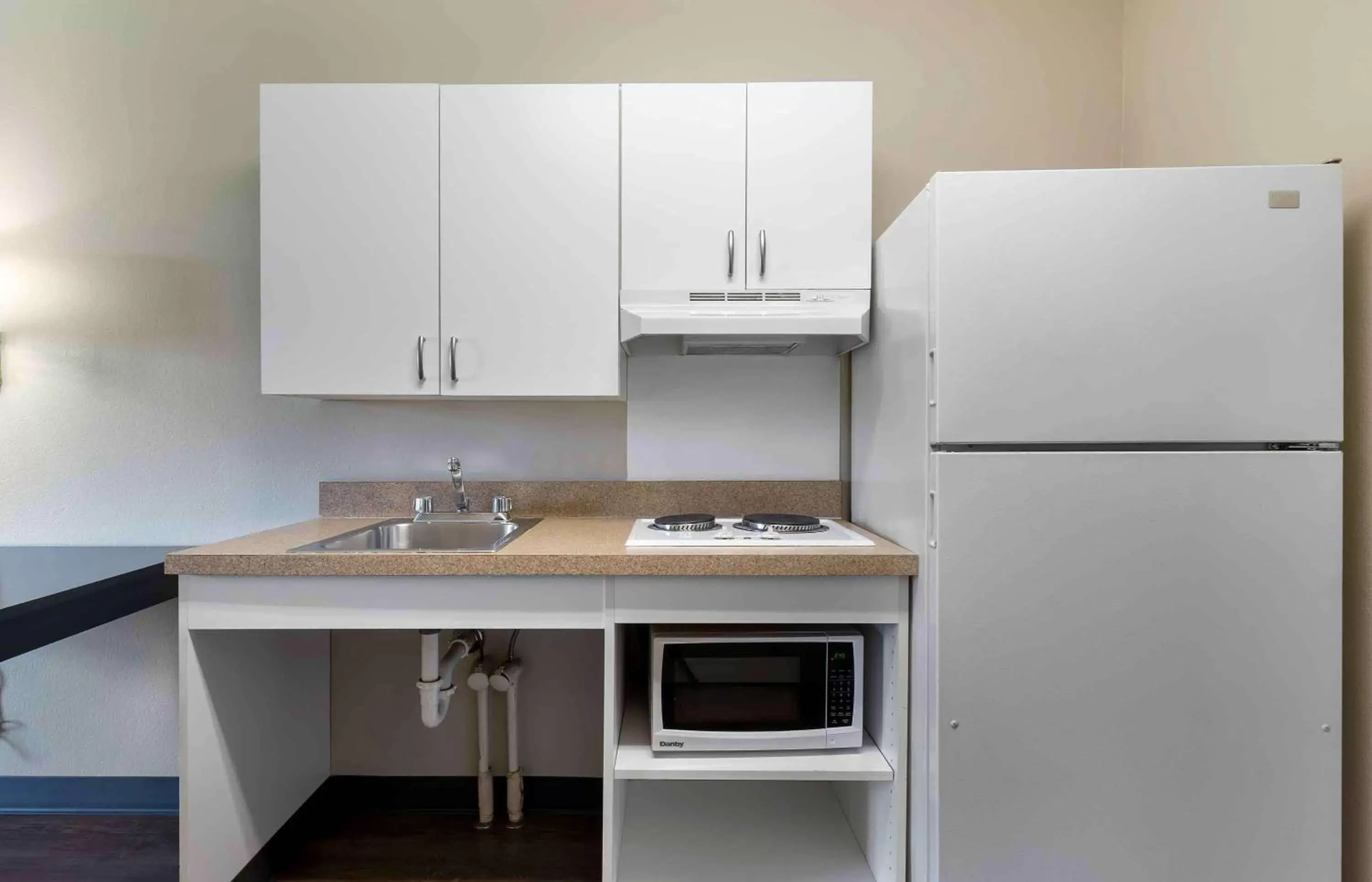 Bedroom, Kitchen/Kitchenette in Extended Stay America Suites - Chicago - Hanover Park