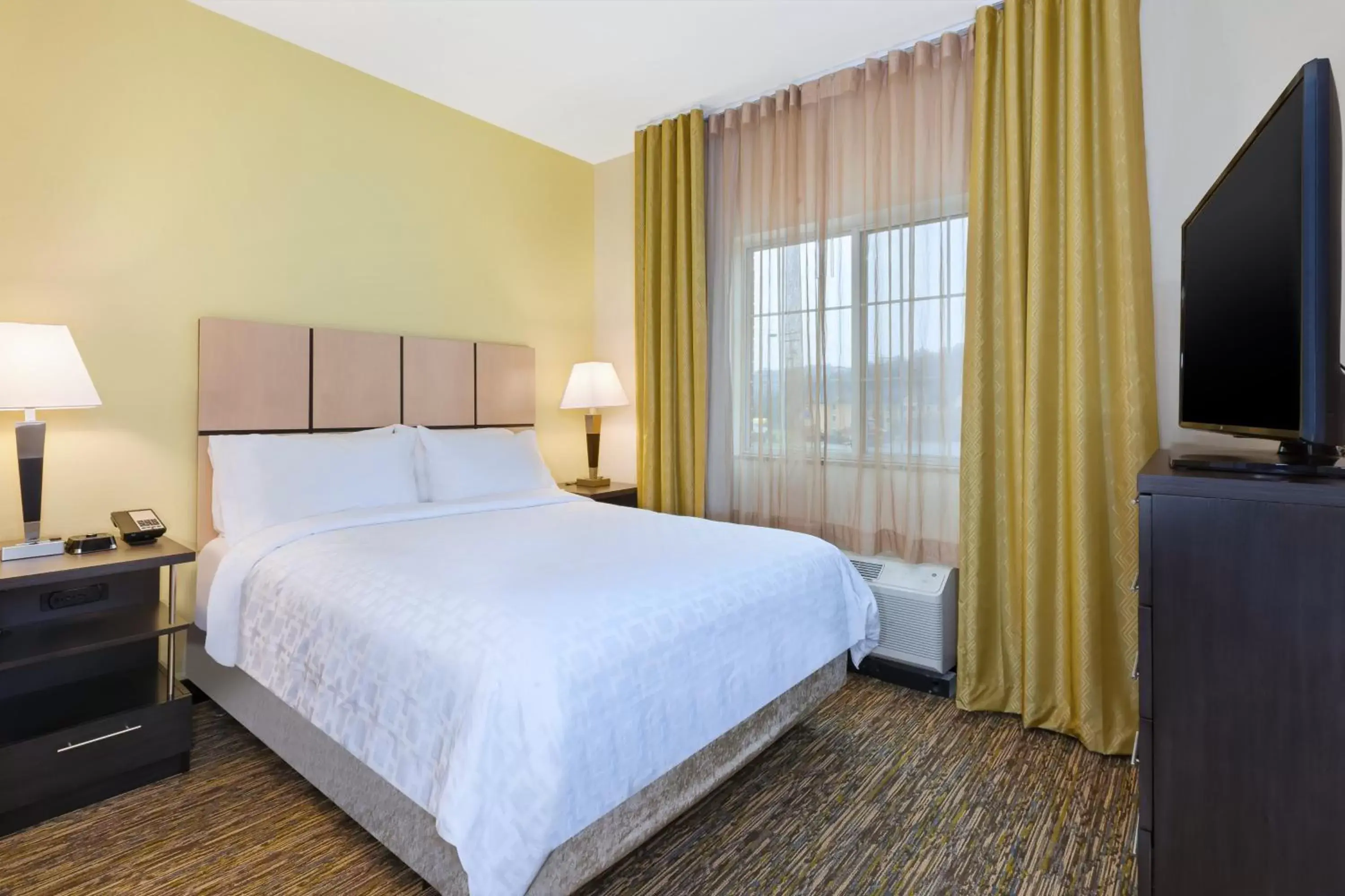 Photo of the whole room, Bed in Candlewood Suites Washington North, an IHG Hotel