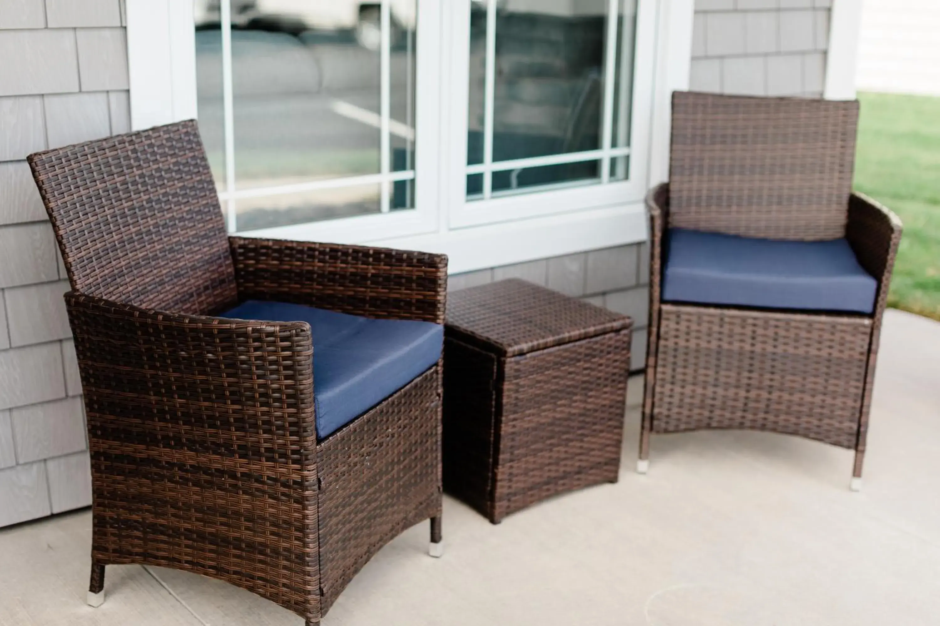 Patio, Seating Area in The Lakes at Ben Eoin Golf Club & Resort