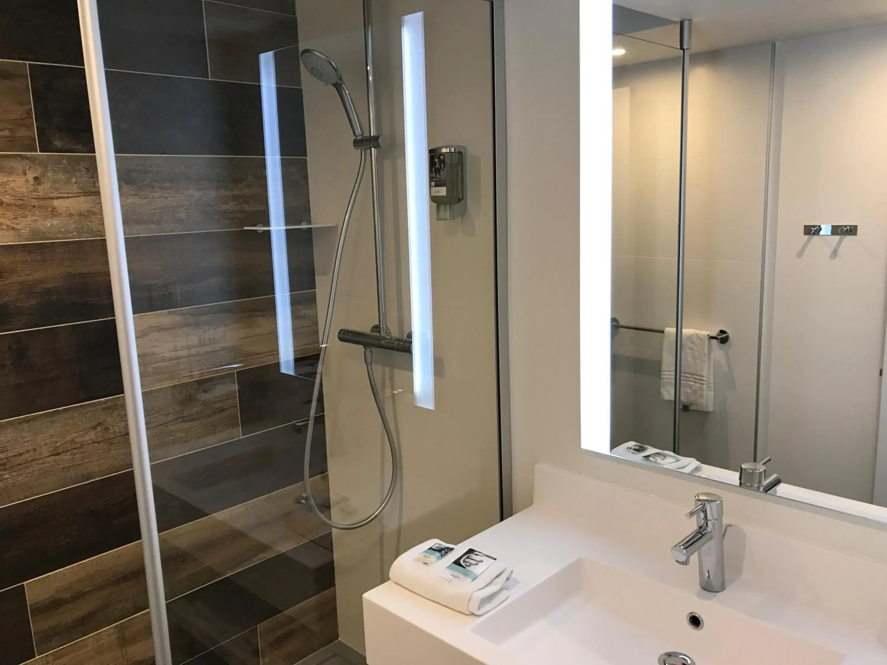 Bathroom in Mercure Antibes Sophia Antipolis