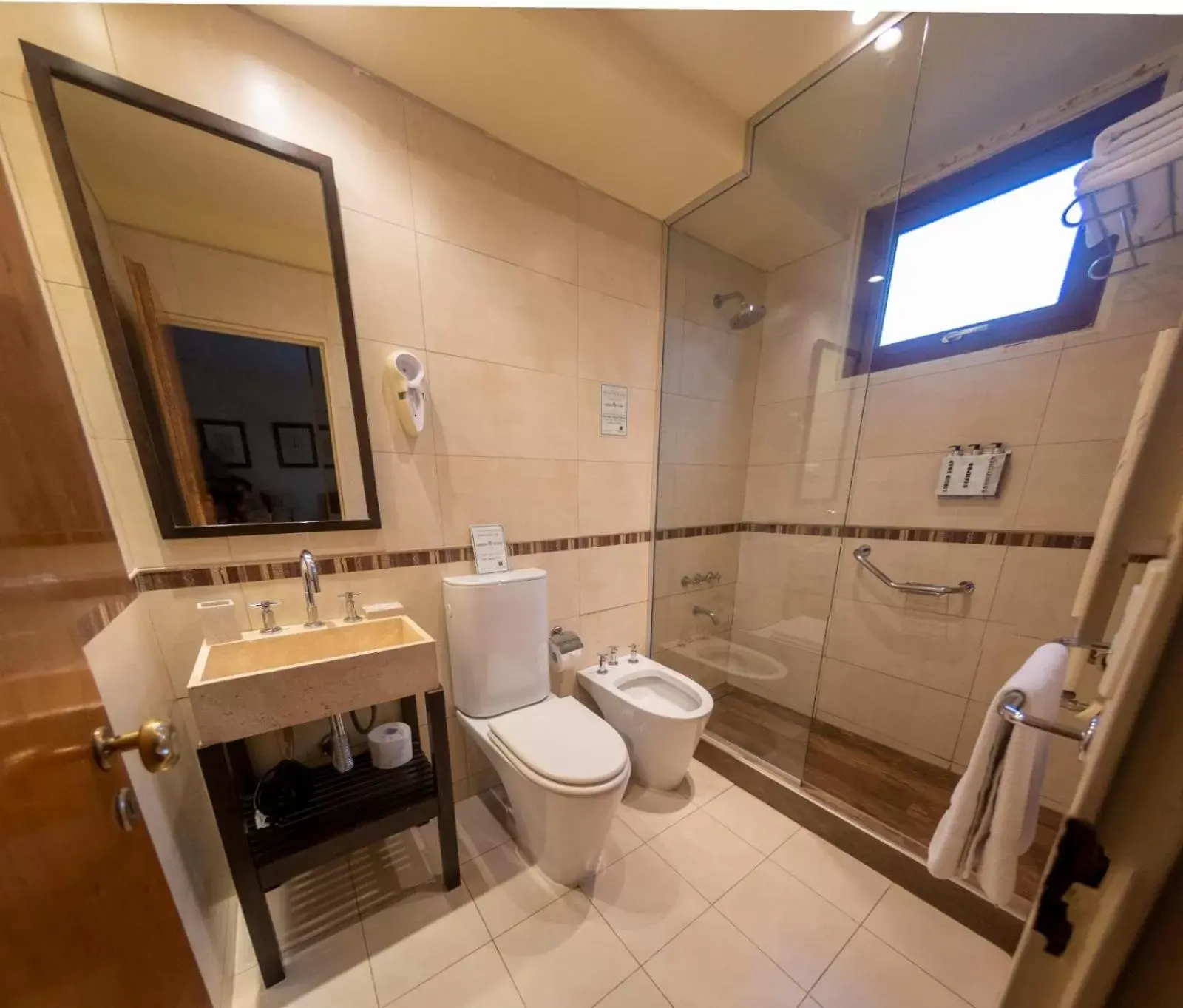 Shower, Bathroom in Del Bosque Apart Hotel