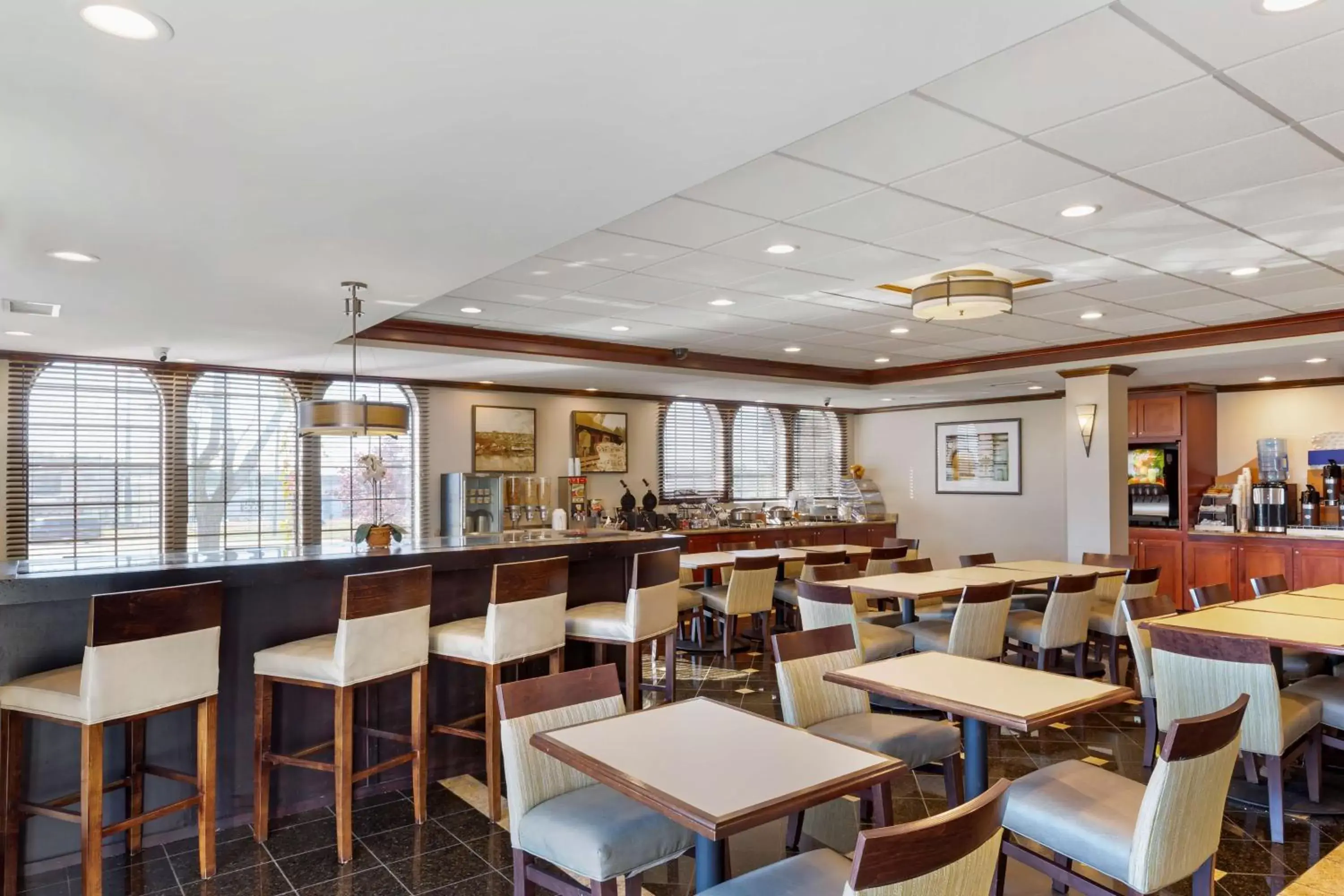 Breakfast, Restaurant/Places to Eat in Best Western Plus South Hill Inn