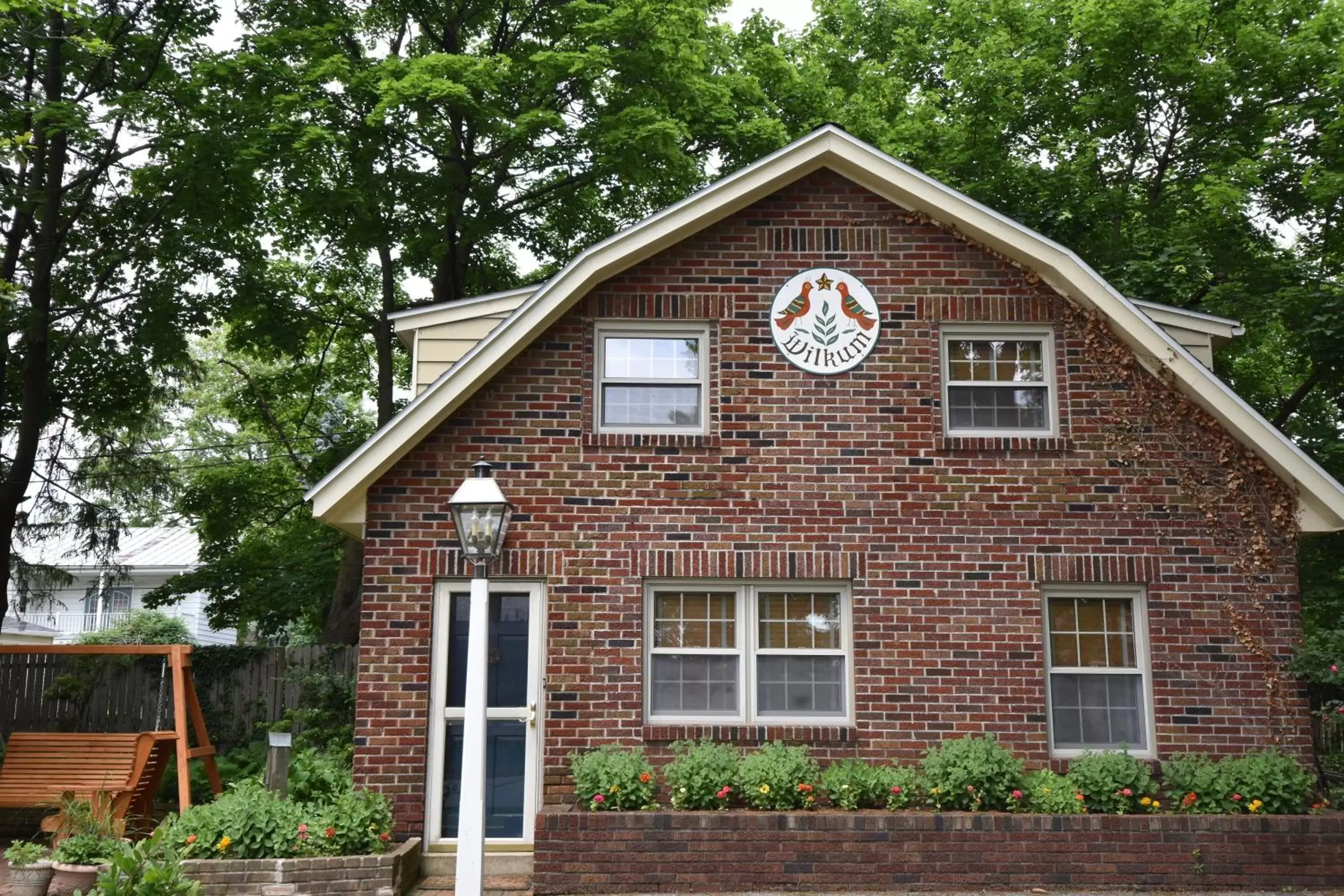 Property Building in Apple Bin Inn