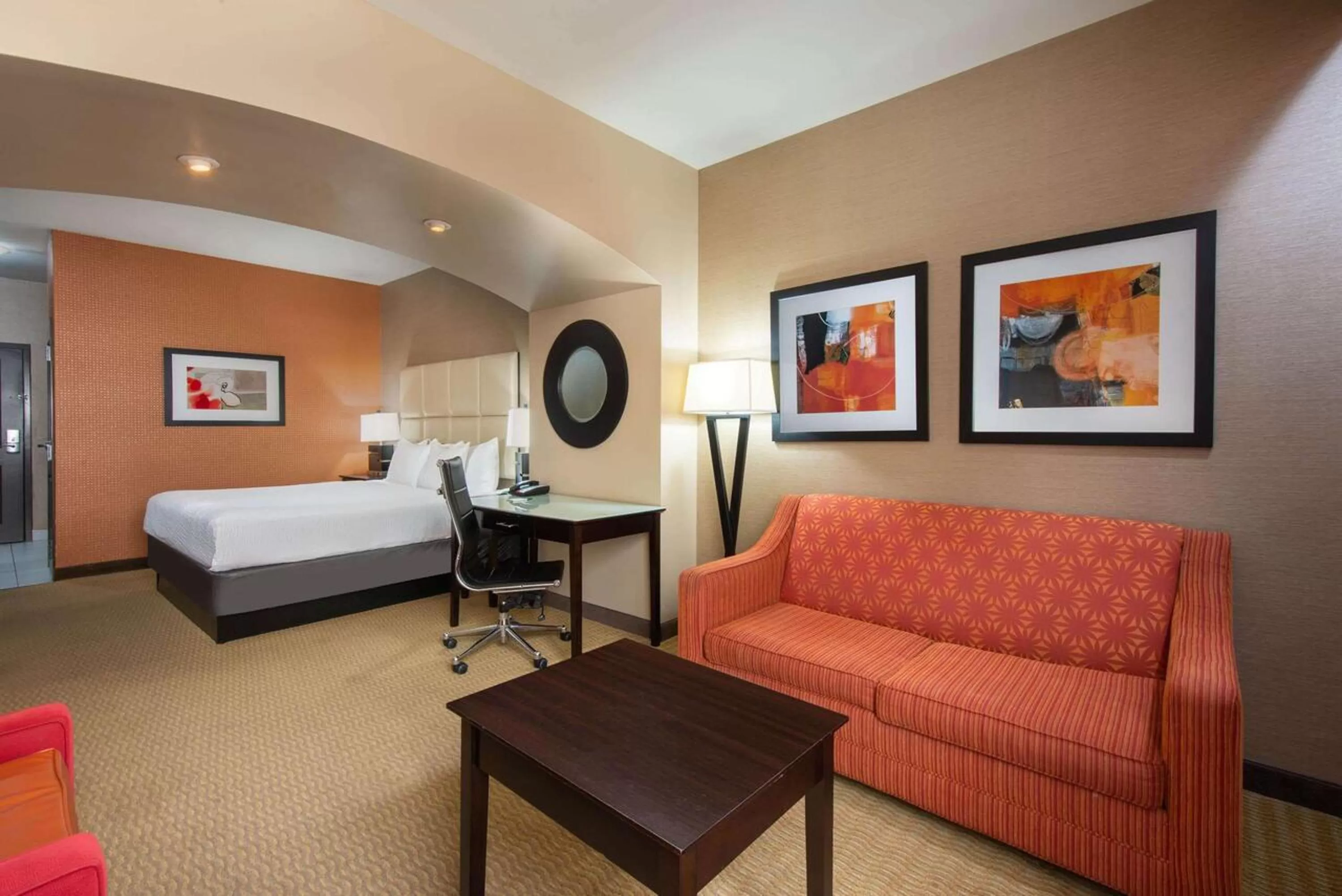 Photo of the whole room, Bed in La Quinta by Wyndham Harrisburg-Hershey