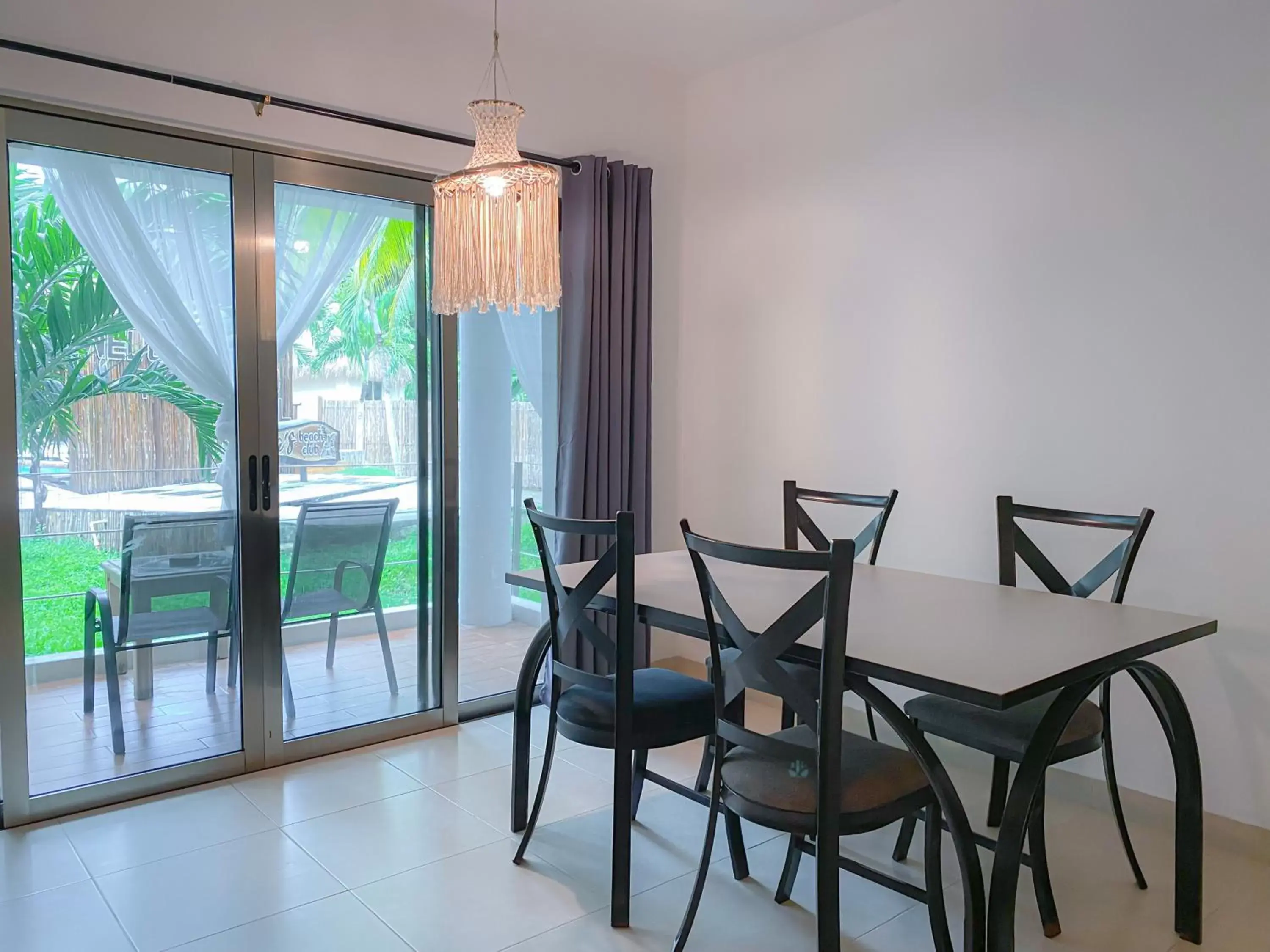 Dining Area in Maia Suites Cozumel