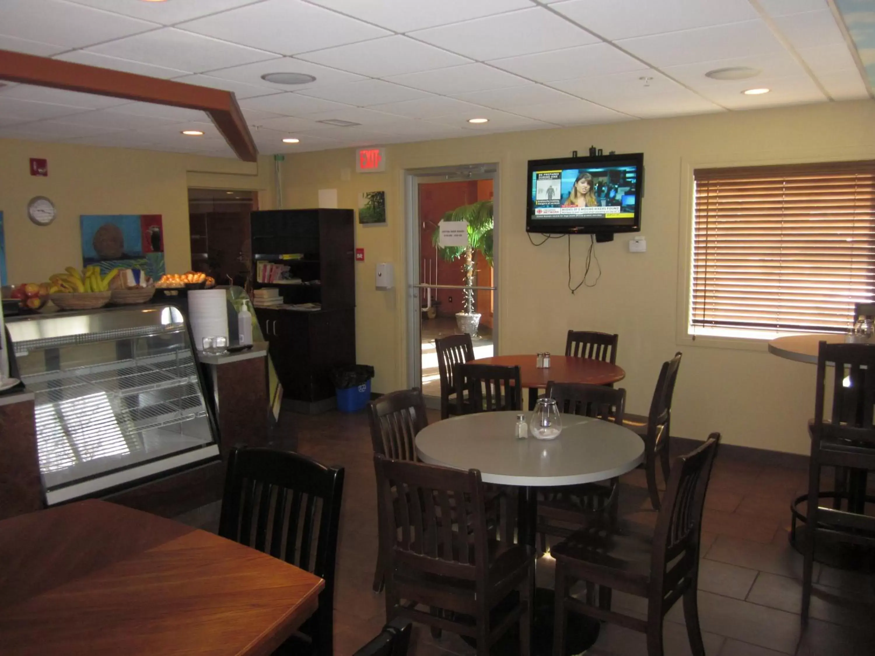 Continental breakfast, Restaurant/Places to Eat in Franklin Suite Hotel