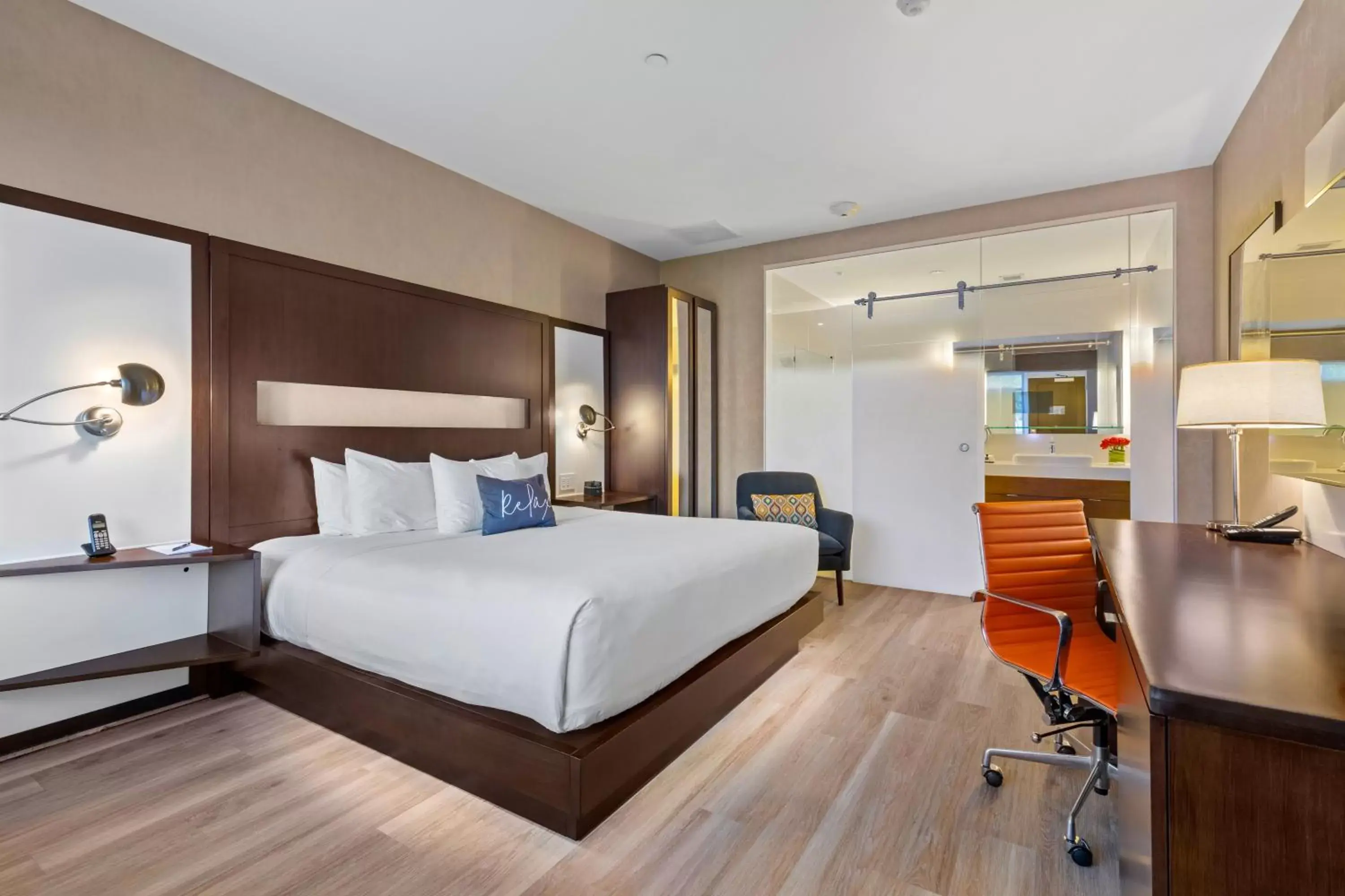 King Room Courtyard in The J House Greenwich Hotel King Room Courtyard in The J House Greenwich Hotel