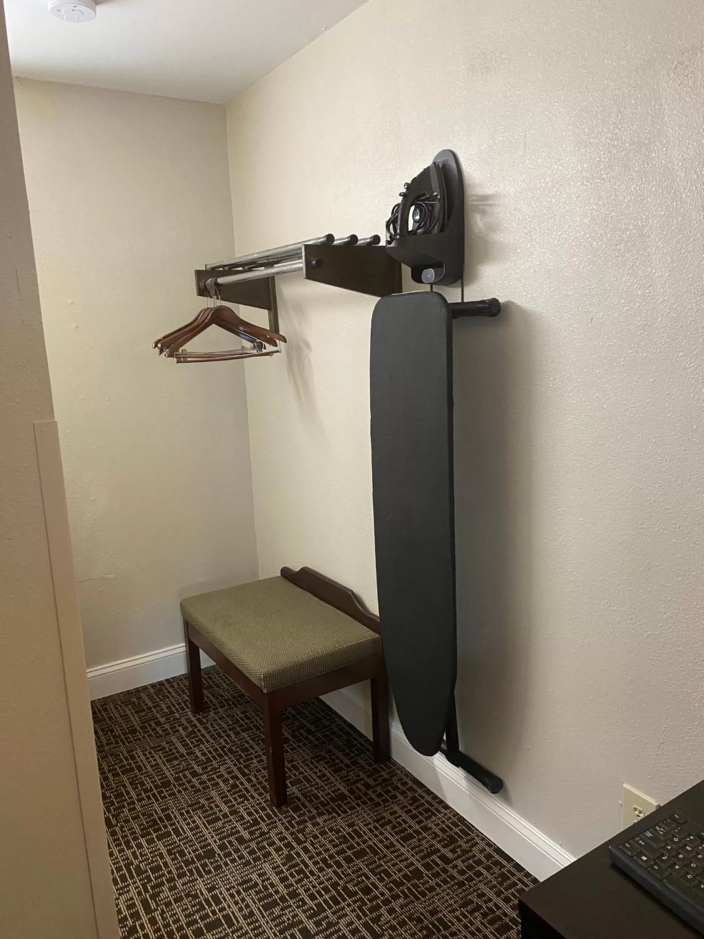 furniture in Fairview Inn - Greensboro Airport