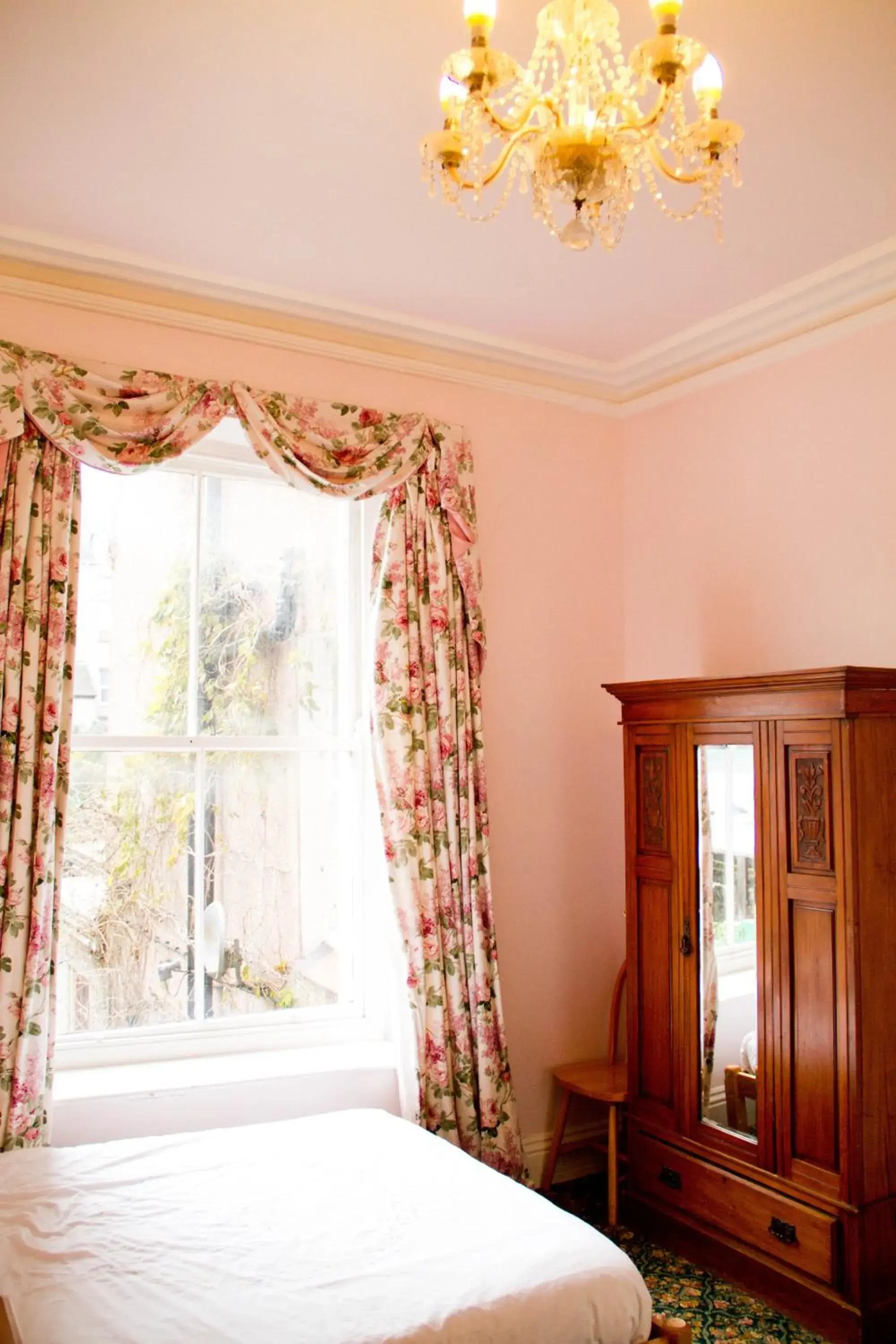 Photo of the whole room, Bed in Llandudno Hostel