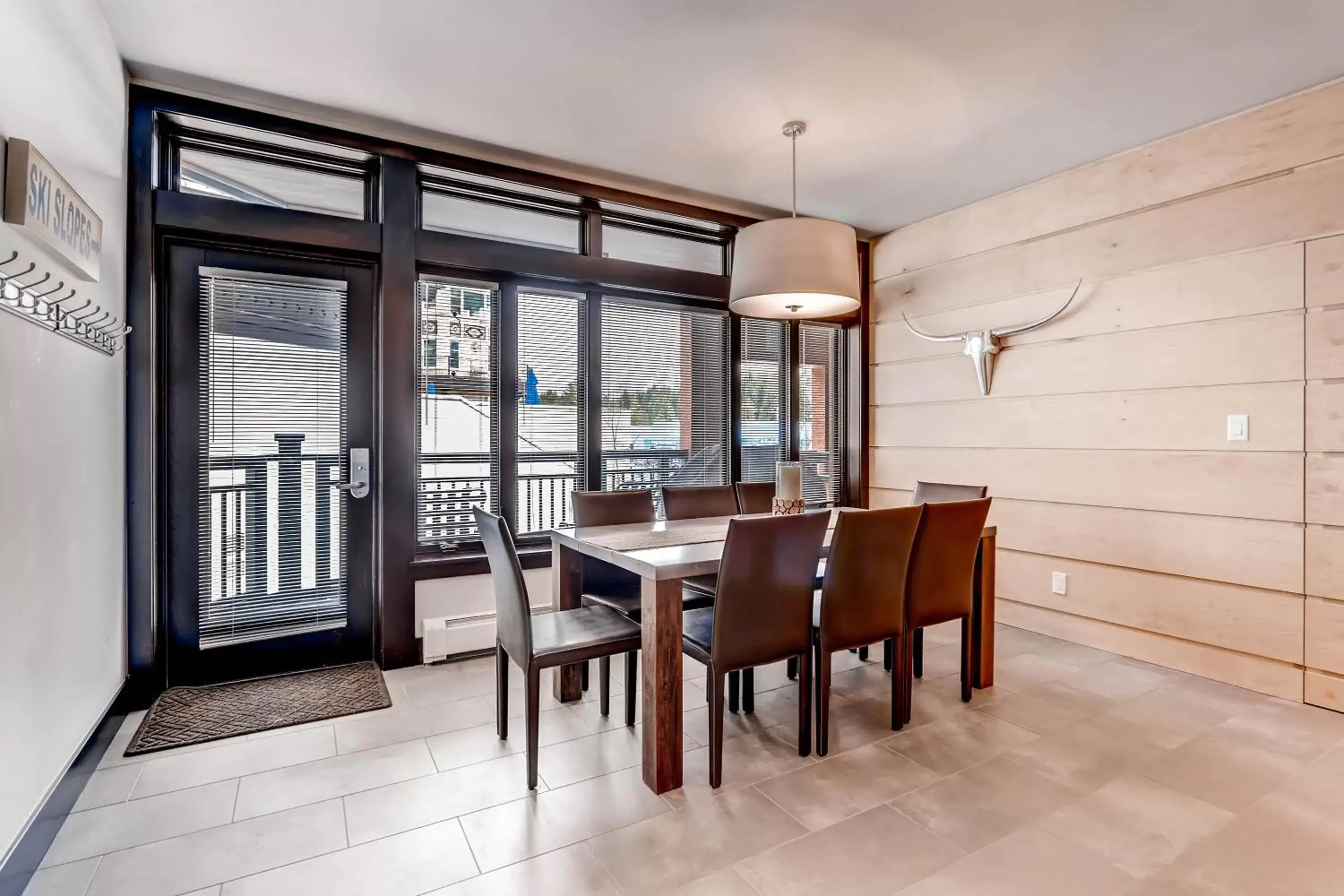 Dining Area in Lion Square Lodge