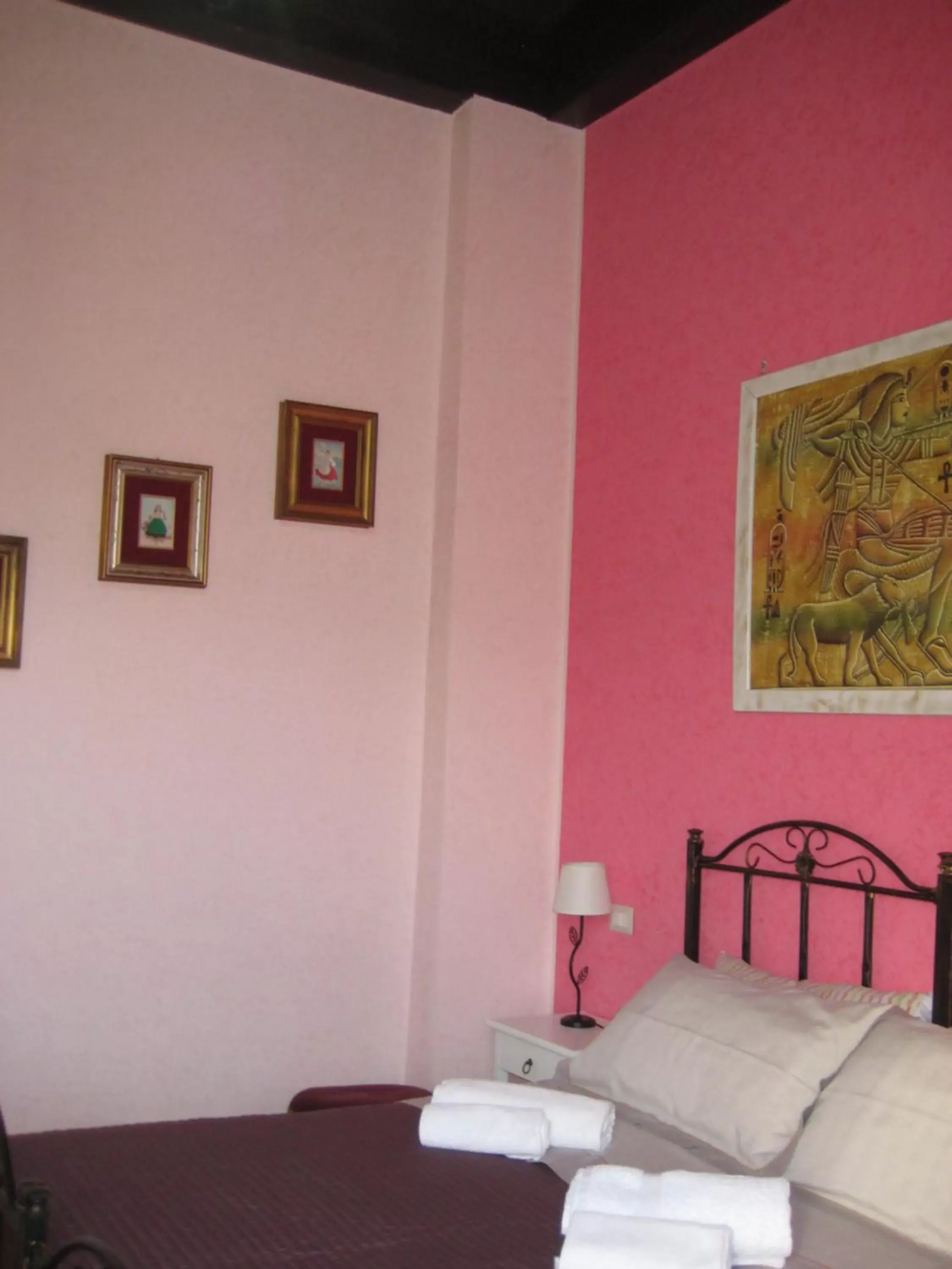 Photo of the whole room, Bed in Oasi del Lago