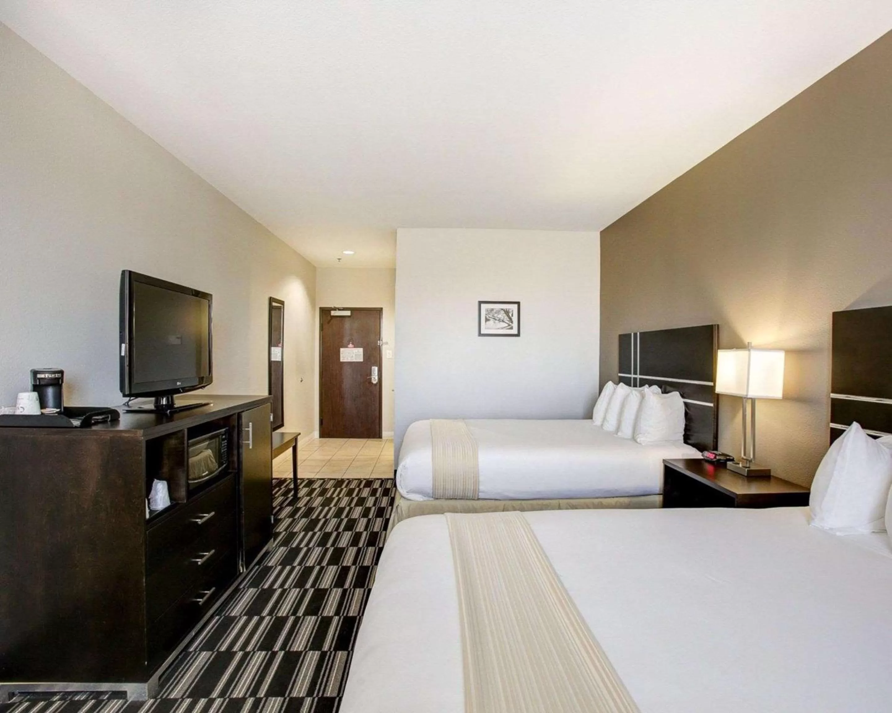 Photo of the whole room, Bed in Quality Inn & Suites Bryan-College Station