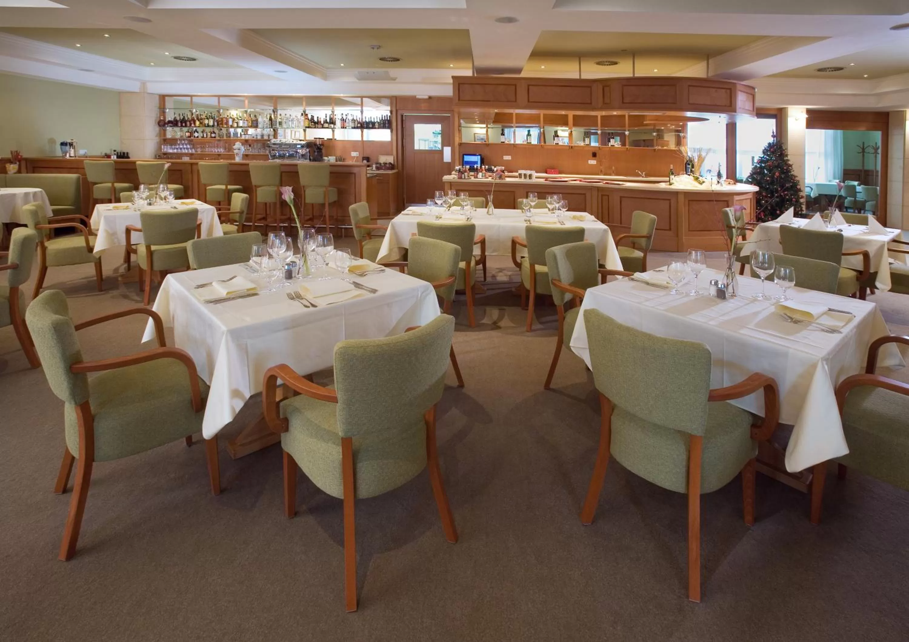 Restaurant/places to eat in Dolce Villa