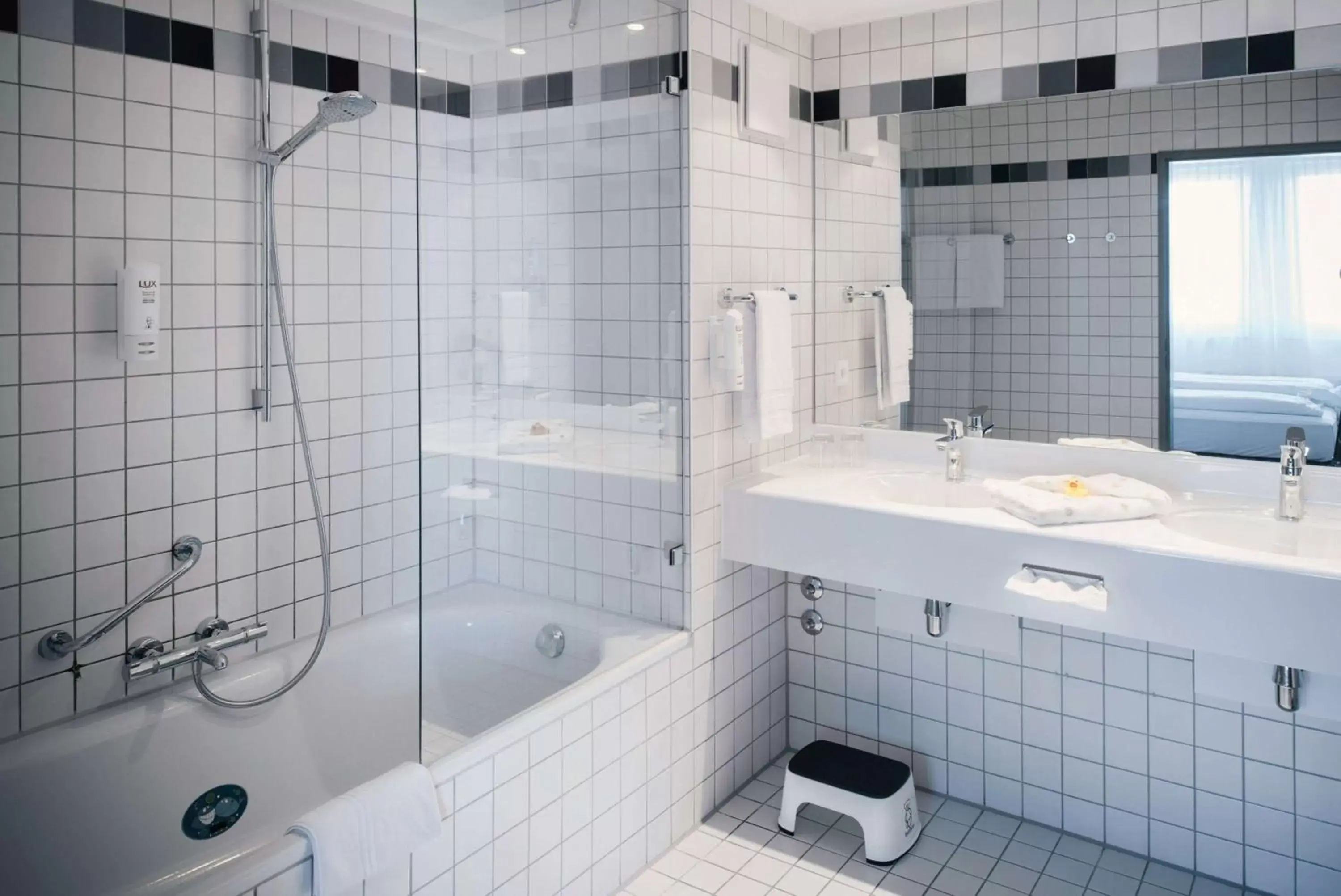 Shower, Bathroom in Vienna House Easy by Wyndham Günzburg