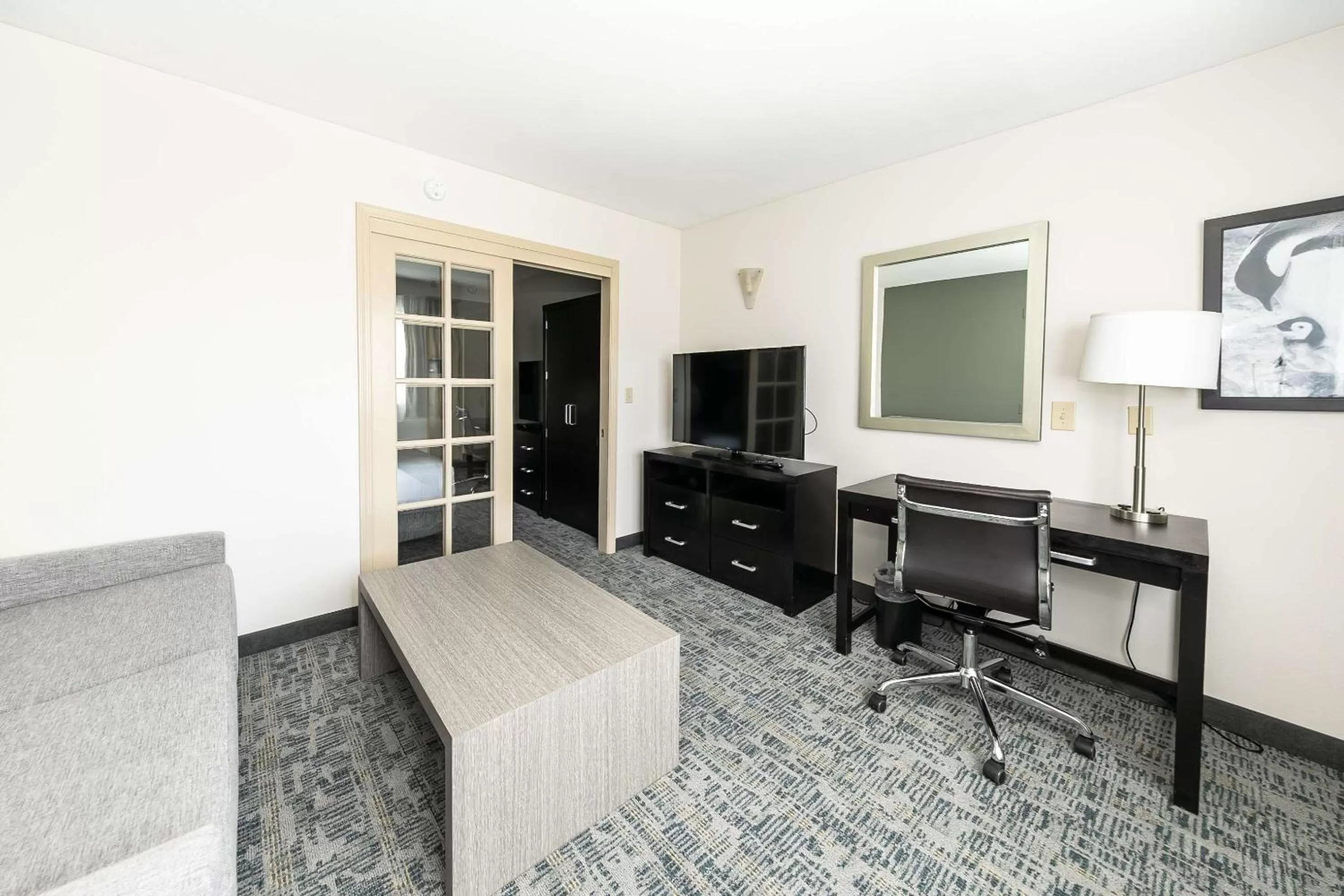 Bedroom in Best Western Inn & Suites San Diego Zoo -SeaWorld Area