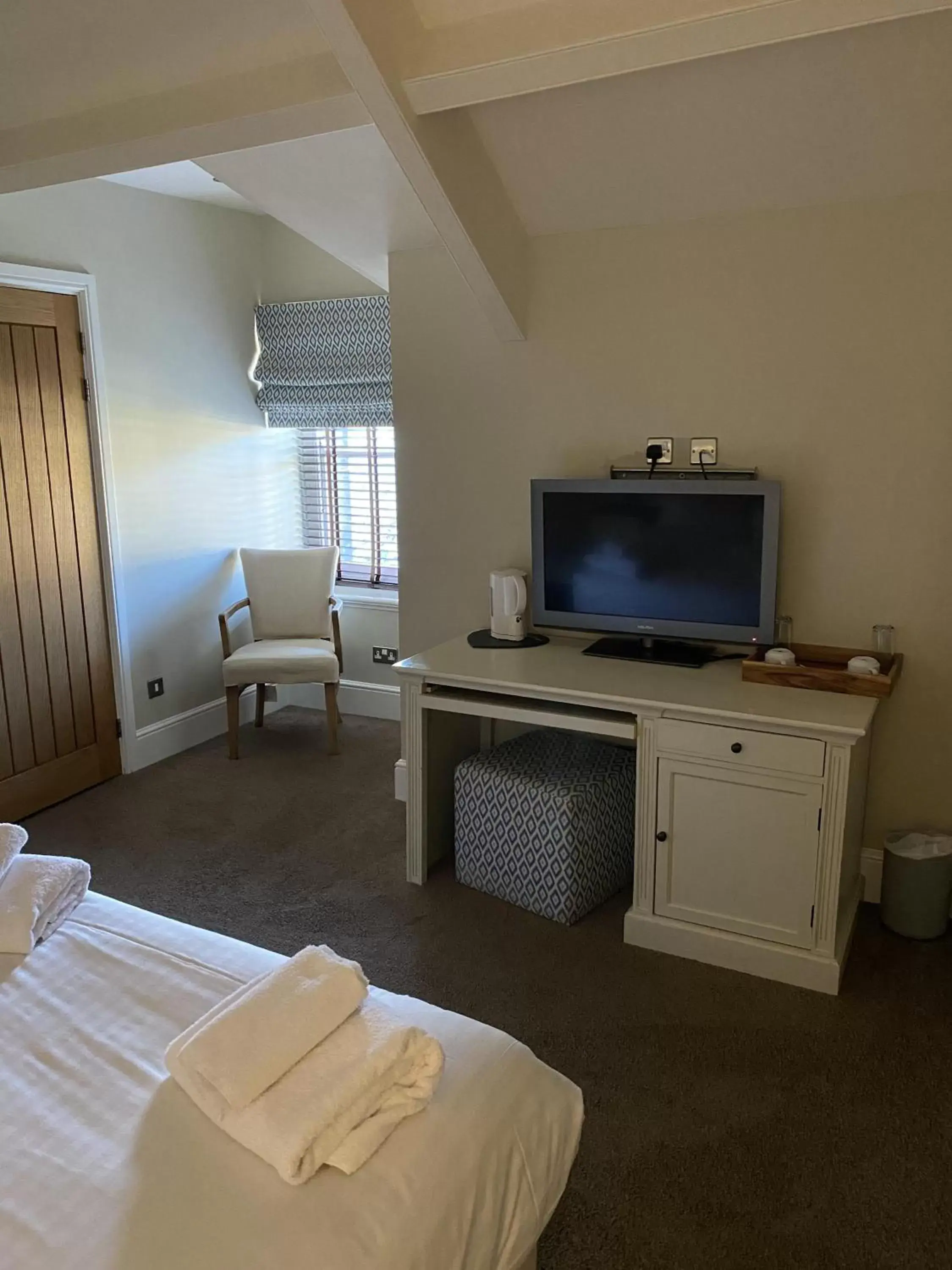 Bedroom, TV/Entertainment Center in The Plough