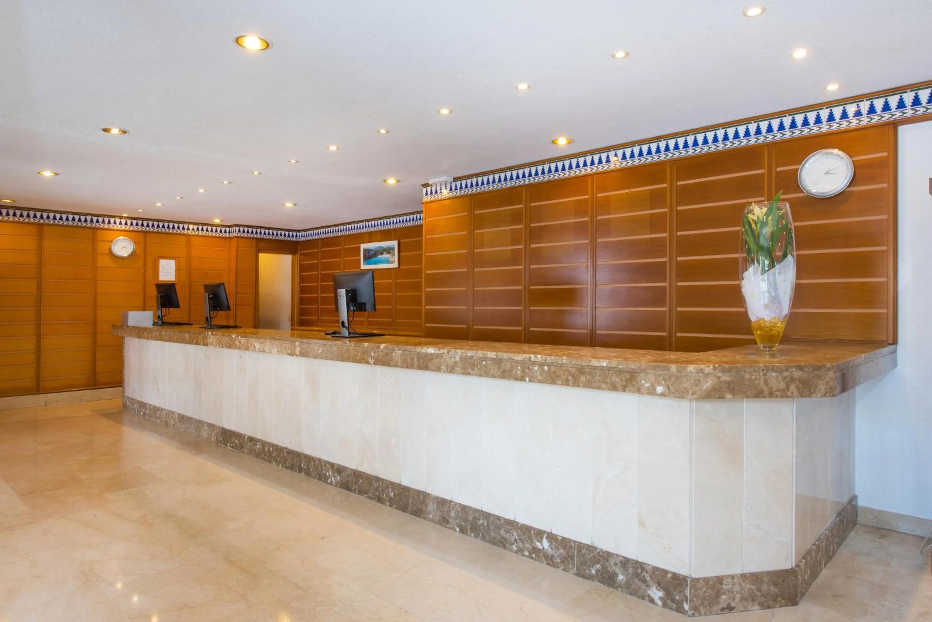 Lobby or reception in Hotel Cala Romántica