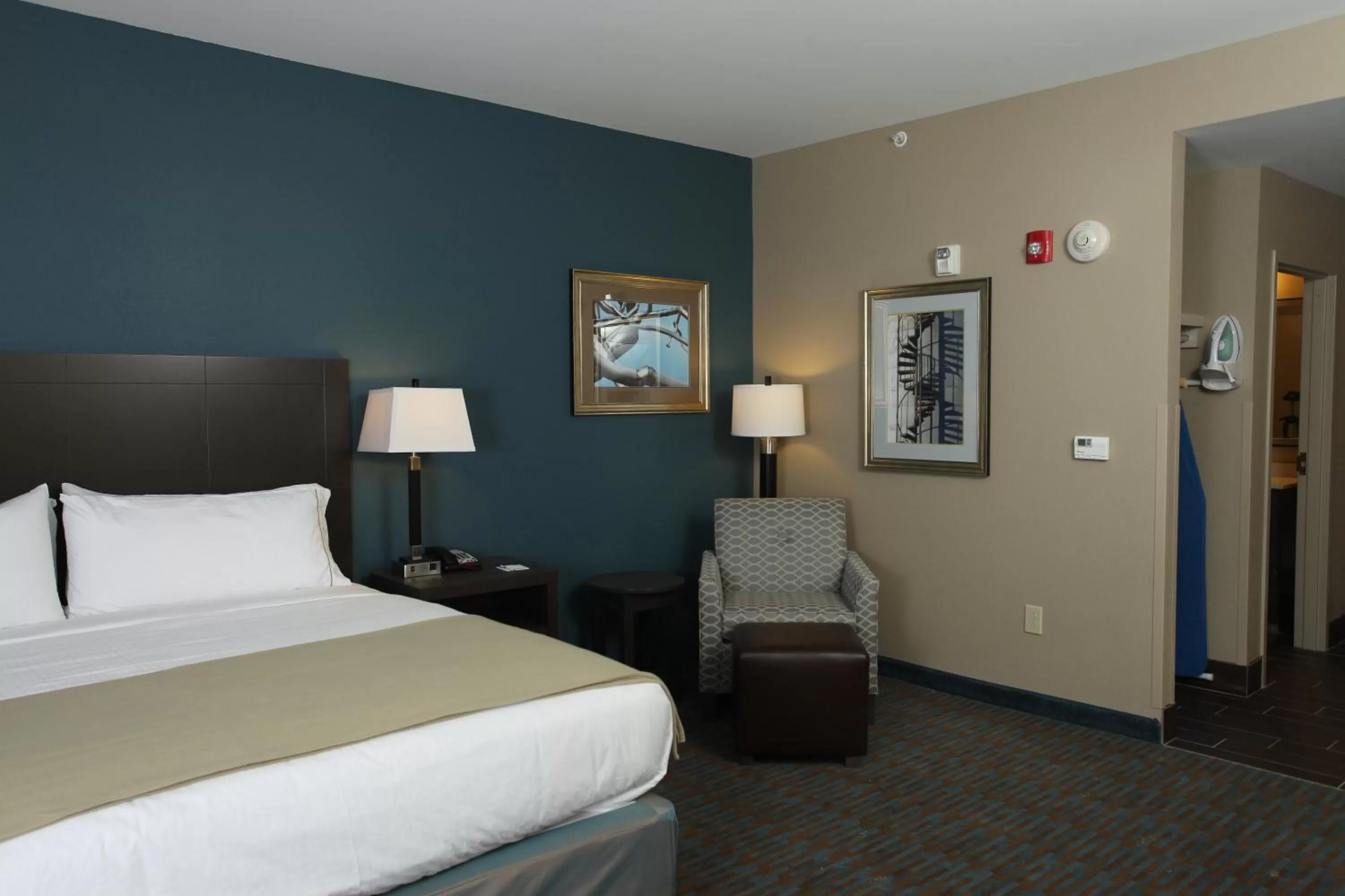 Photo of the whole room, Bed in Holiday Inn Express Hotel & Suites Goldsboro - Base Area by IHG