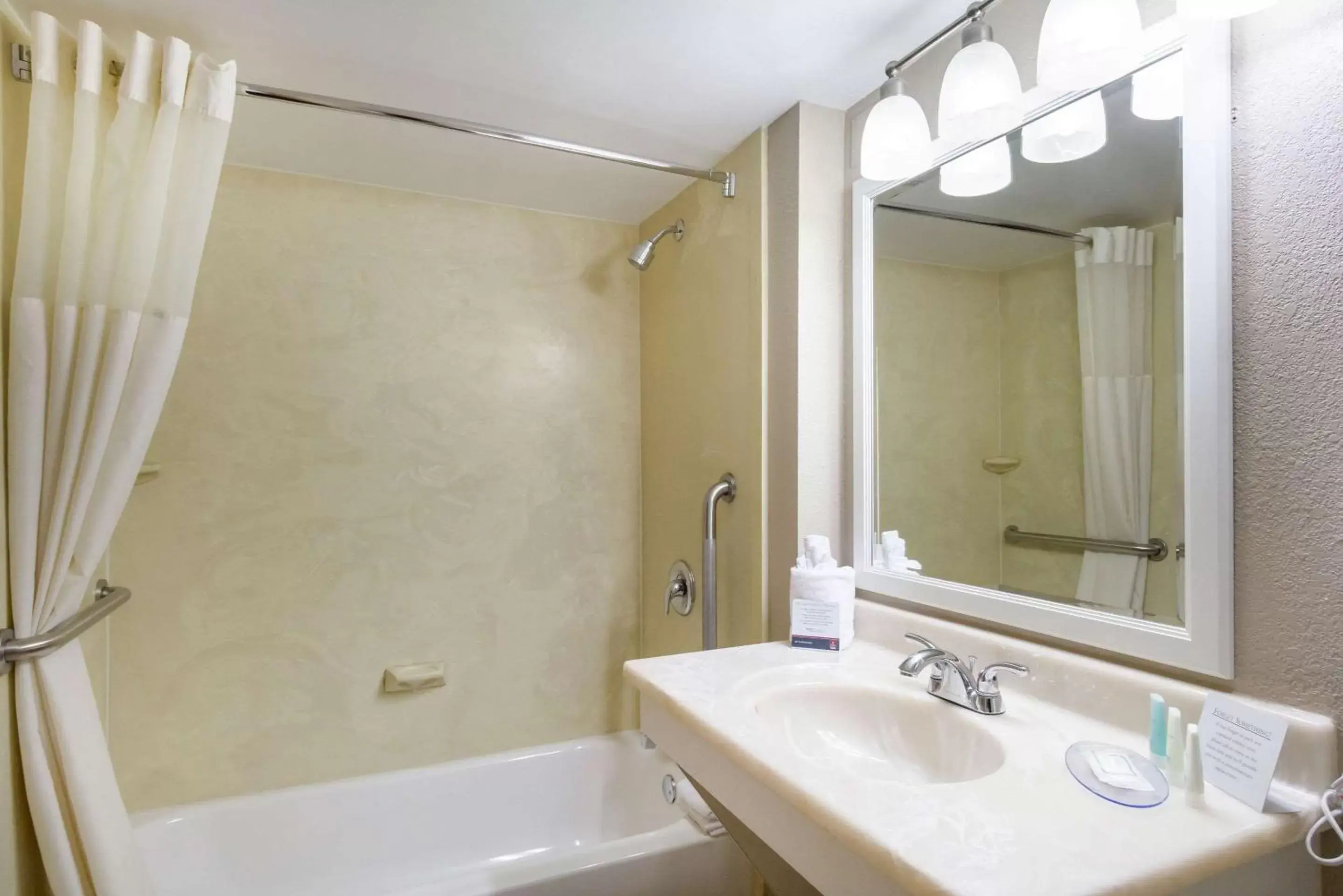 Photo of the whole room, Bathroom in Clarion Hotel Beachwood-Cleveland