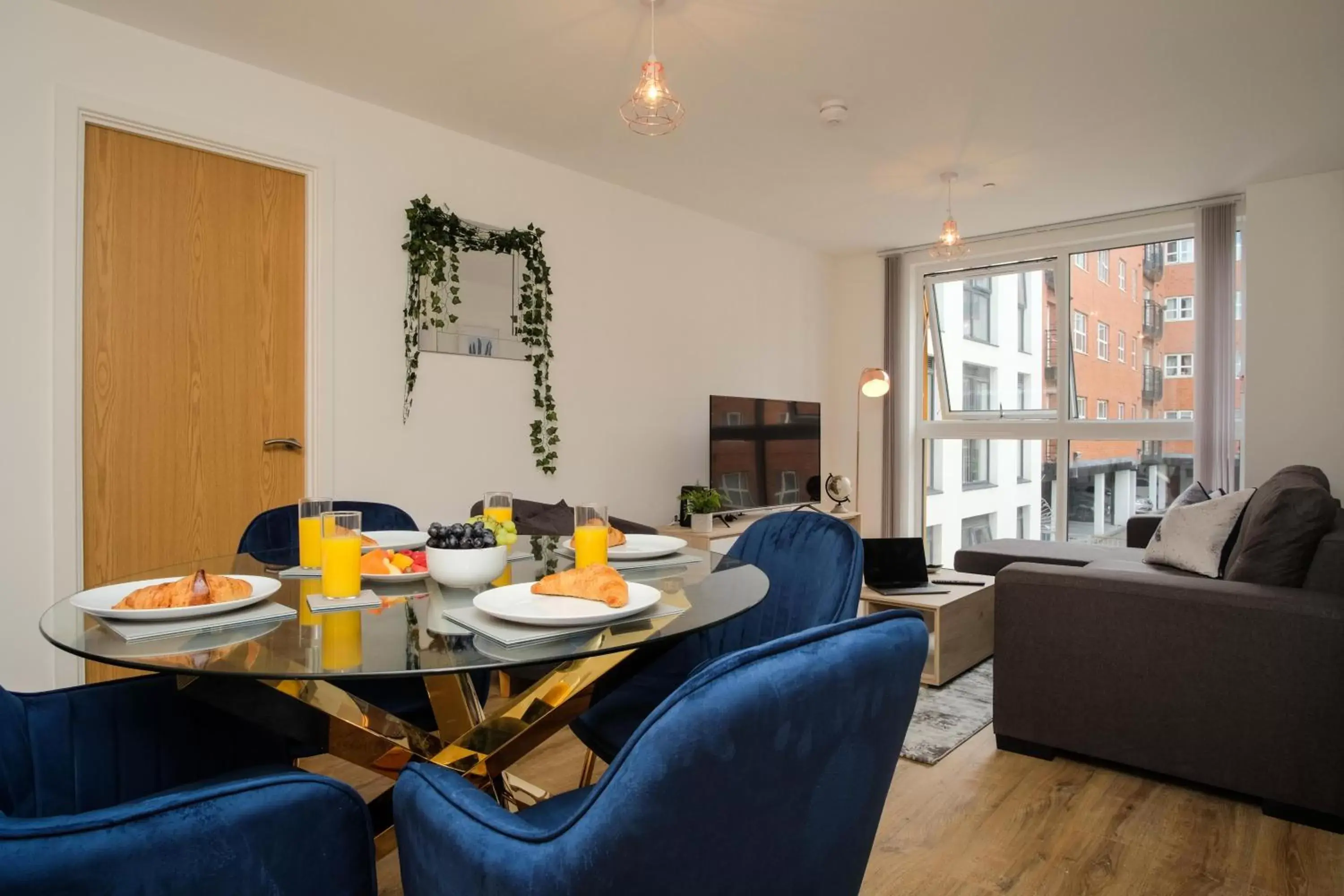 TV and multimedia, Dining Area in Onyx O2 Arena Brindley Place Broad Street Large Spacious Apartment