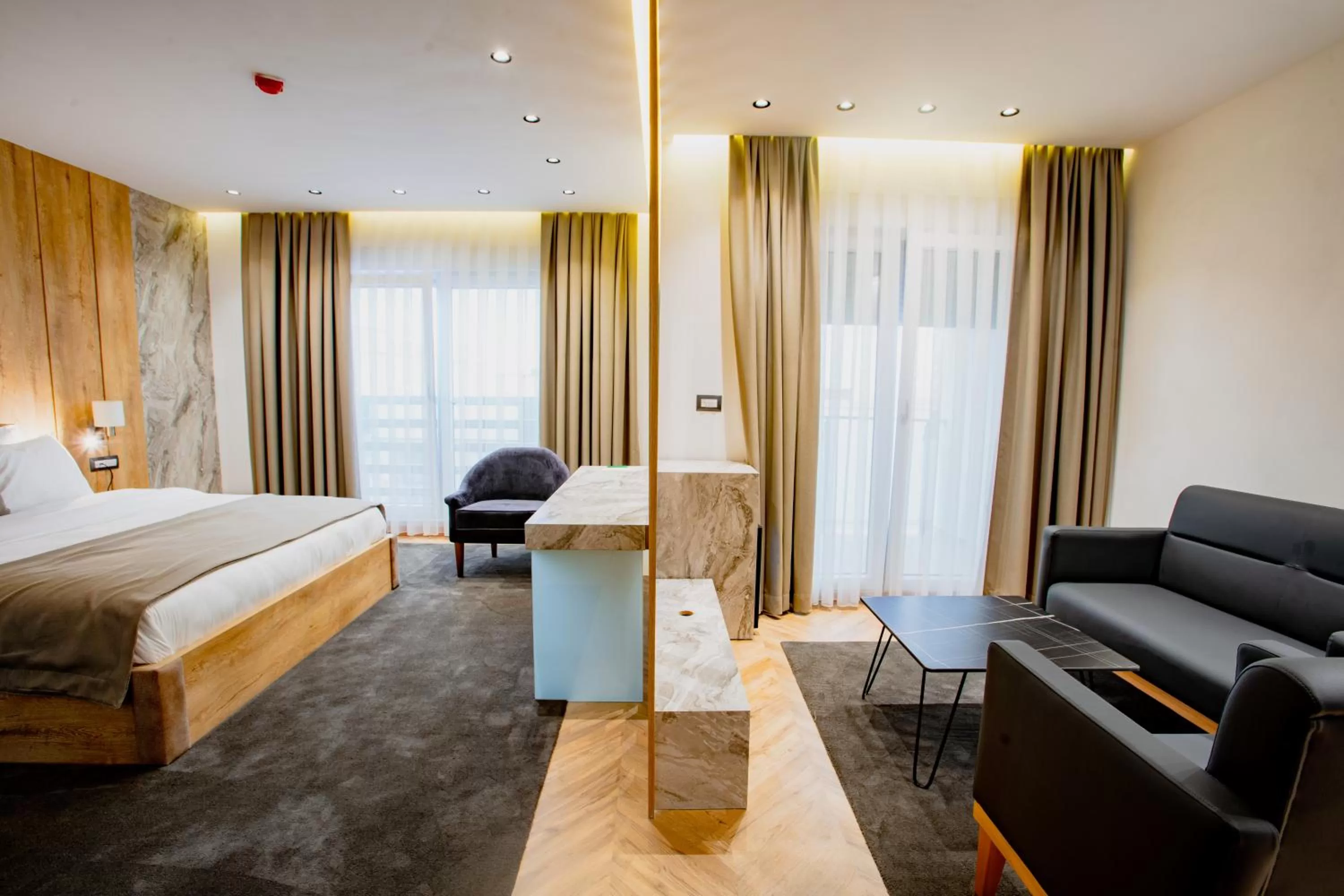 Living room, Bed in Ador Hotel