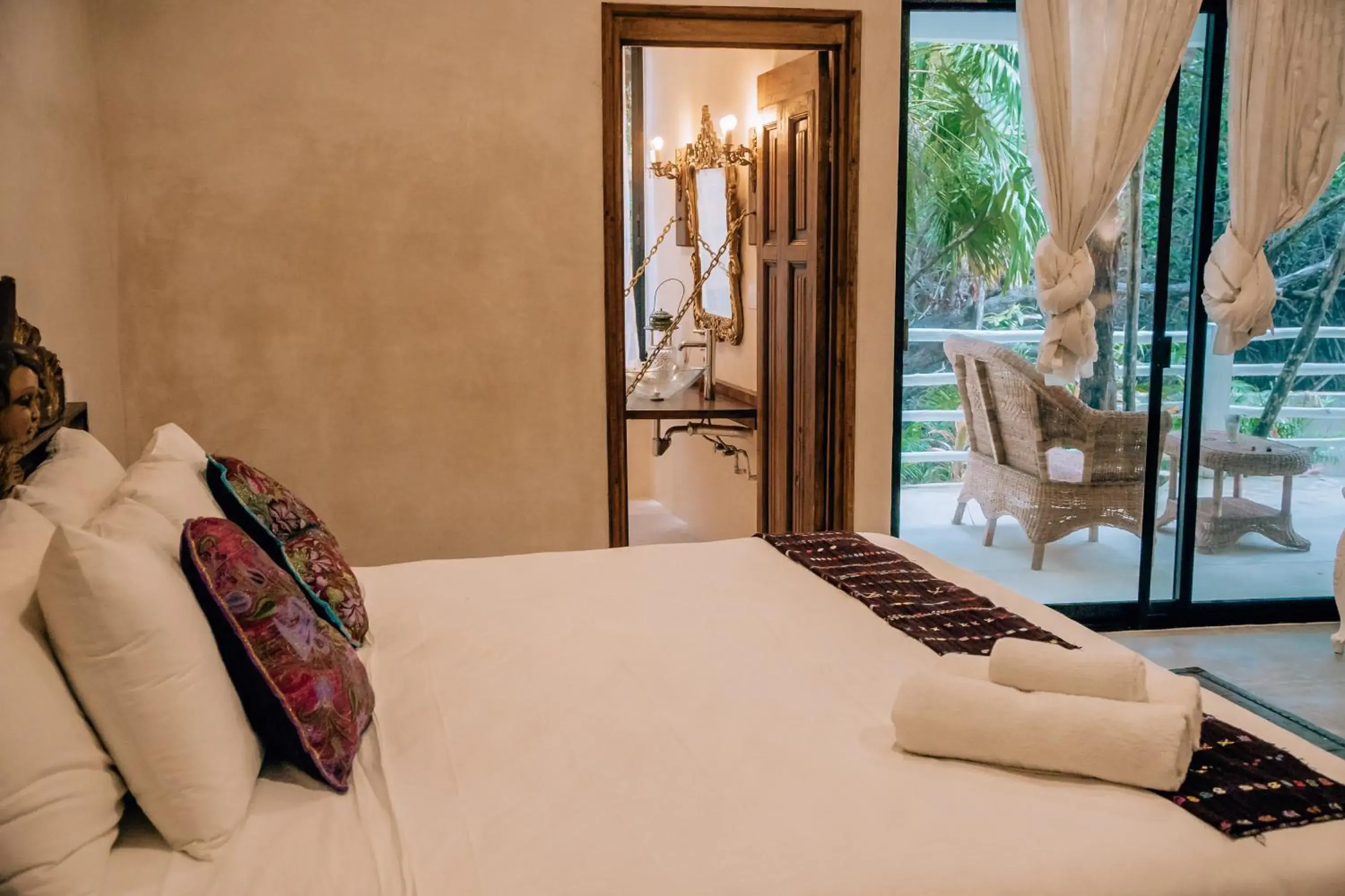 Bed in Casa Ambar Tulum - Great location and access to a Private Cenote & Beach 2 Km Away - Adults Only