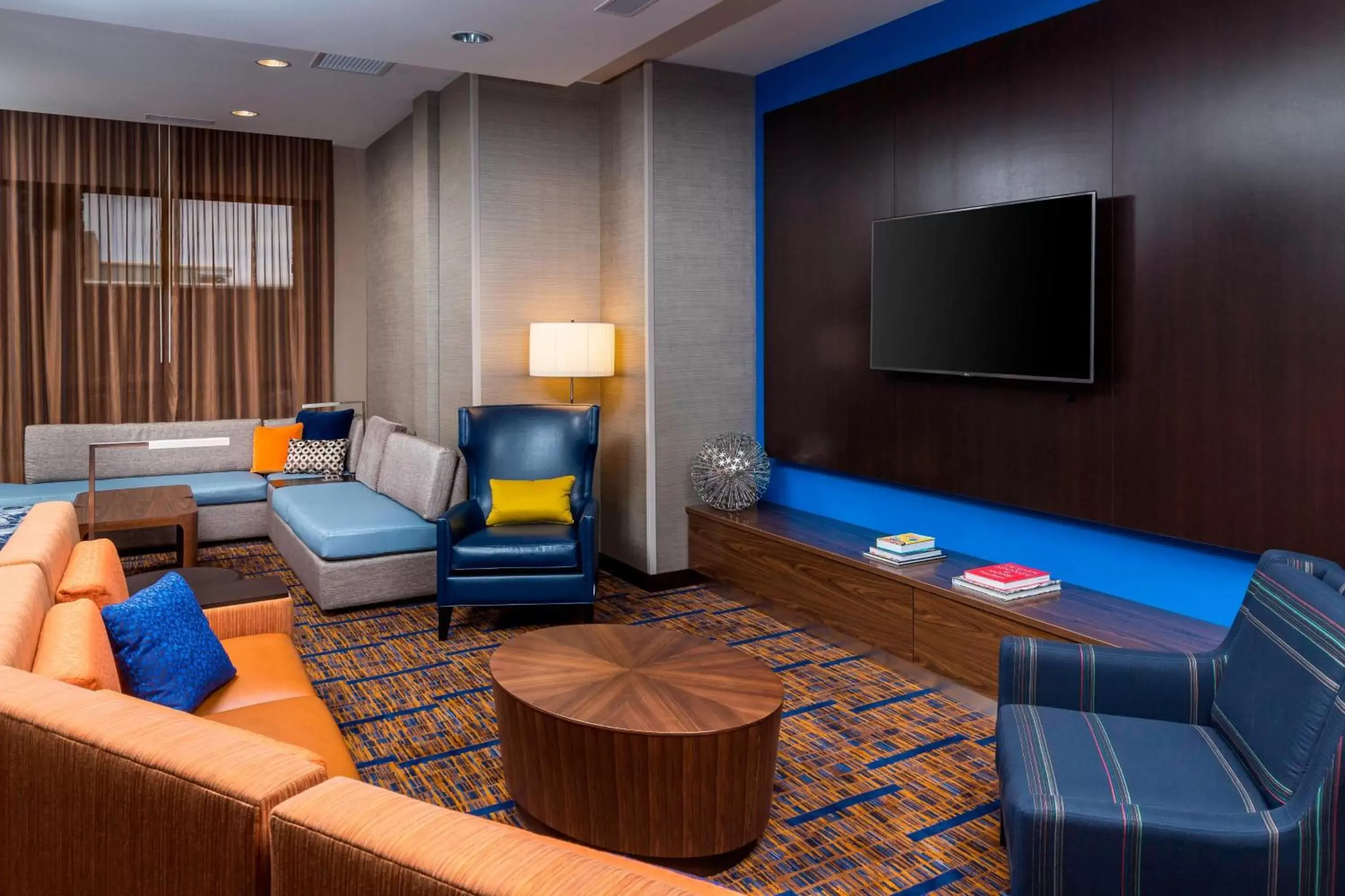 Lobby or reception, Seating Area in Courtyard by Marriott Bismarck North