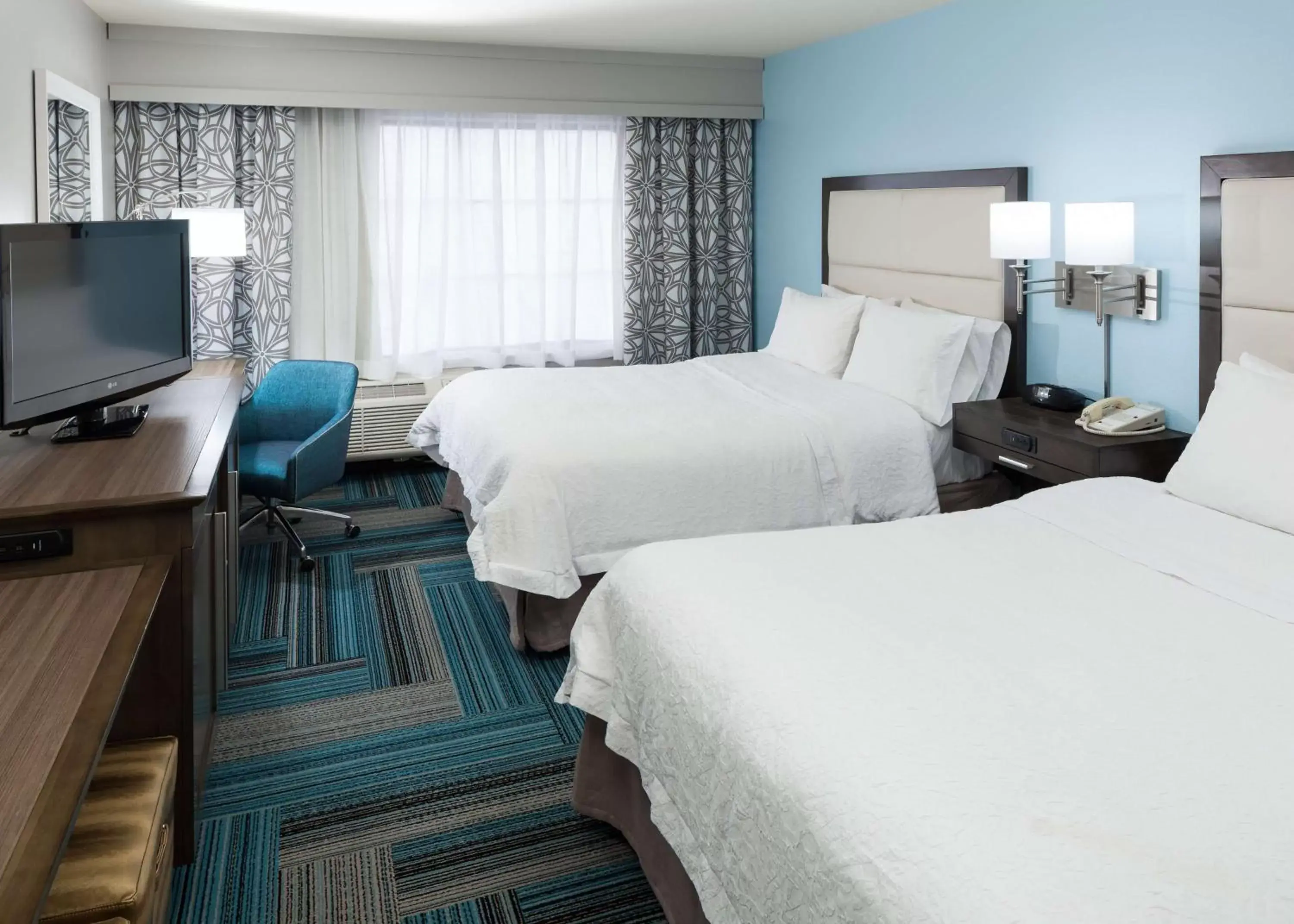 Bed in Hampton Inn San Diego Downtown Bed in Hampton Inn San Diego Downtown