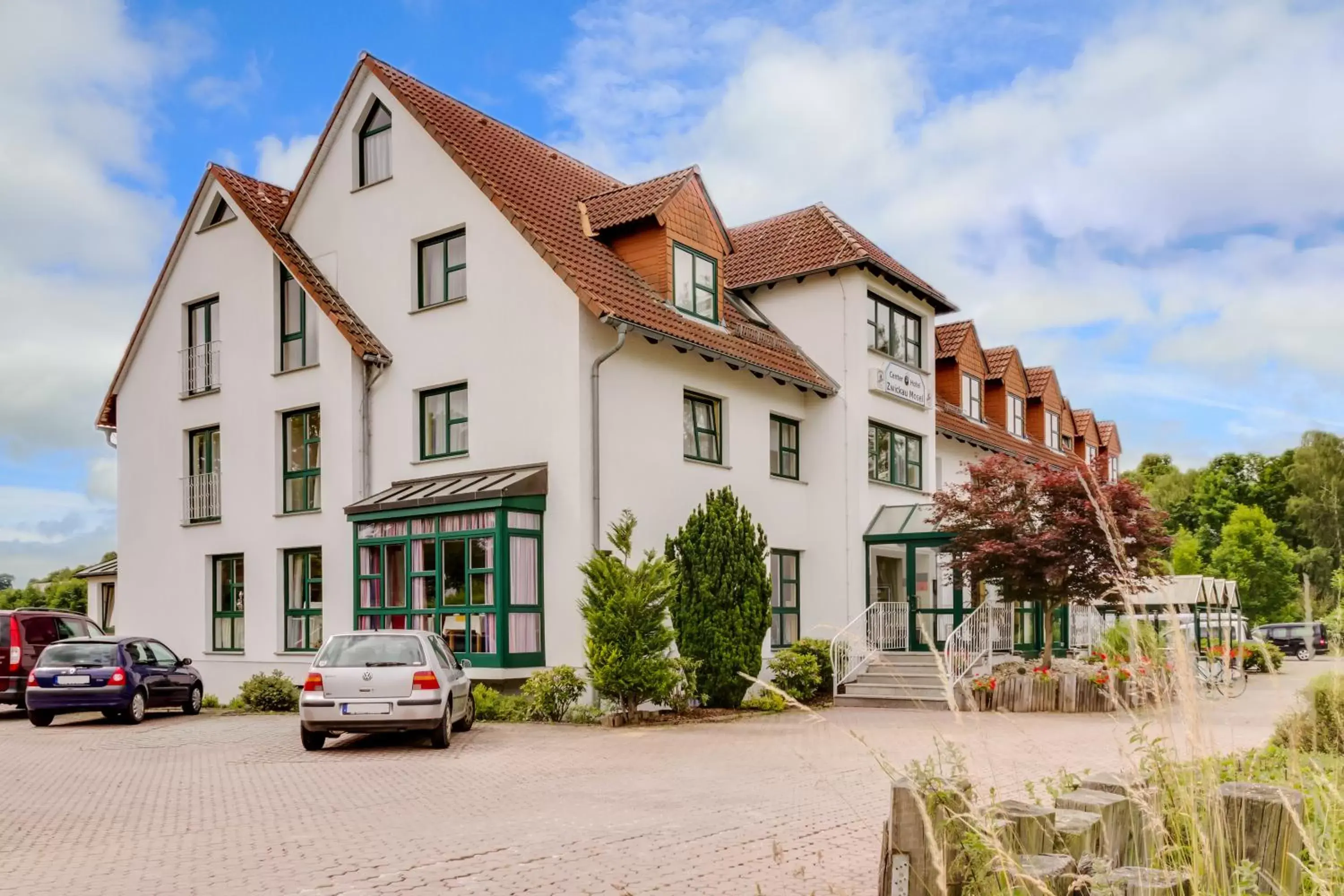 Facade/entrance, Property Building in Hotel garni Zwickau-Mosel