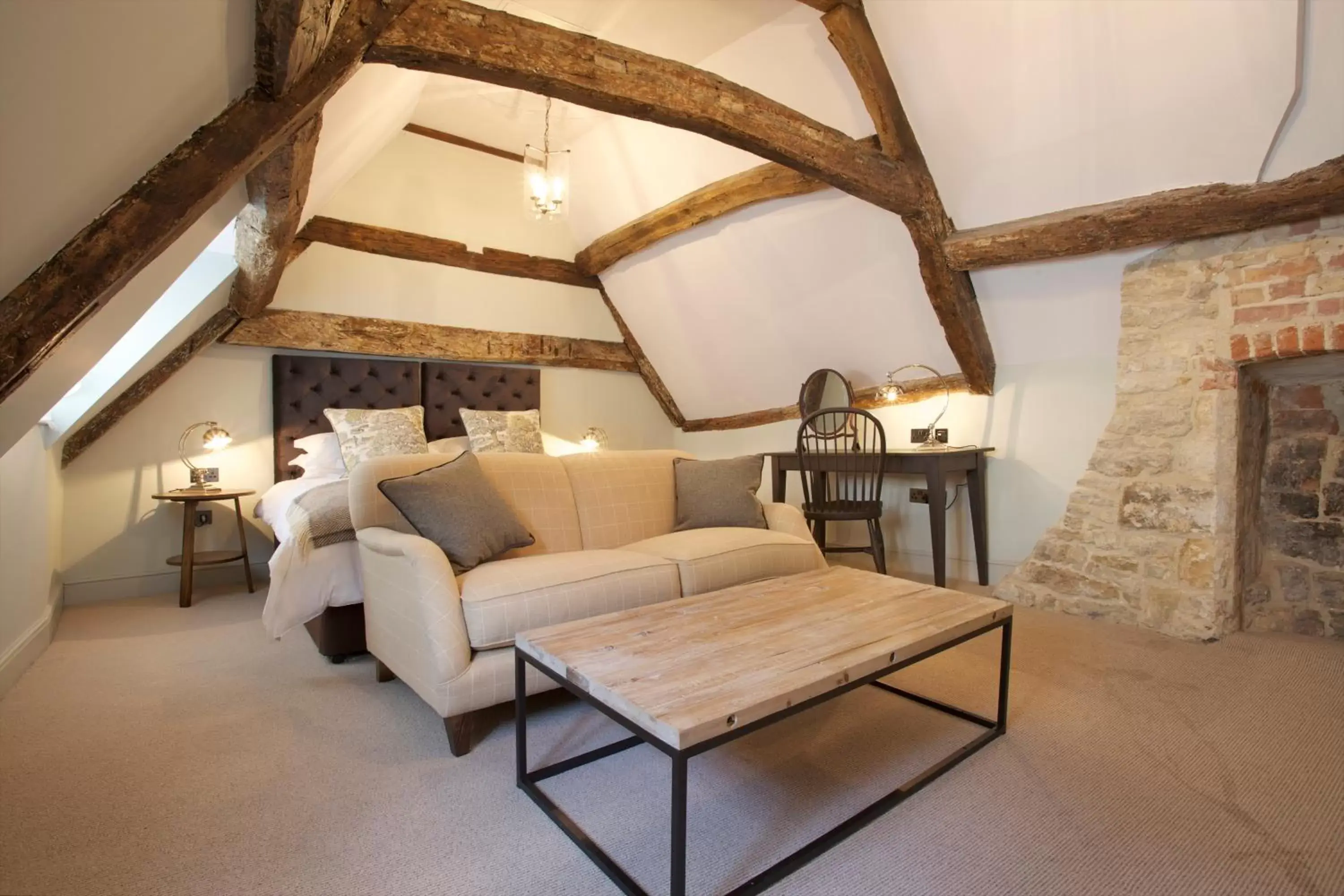 Bedroom, Seating Area in Kings Head Hotel