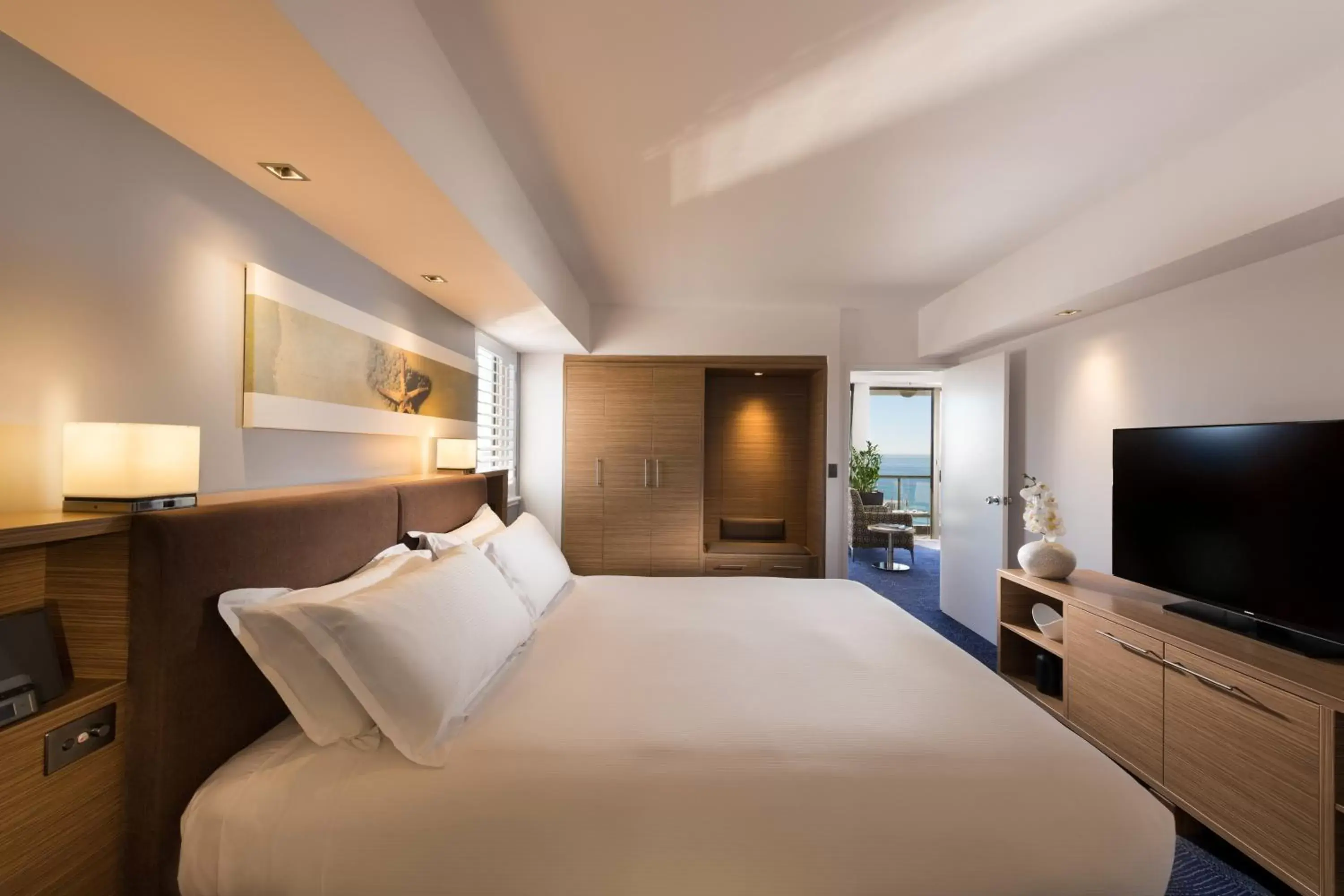 Bedroom, Bed in Sofitel Gold Coast Broadbeach