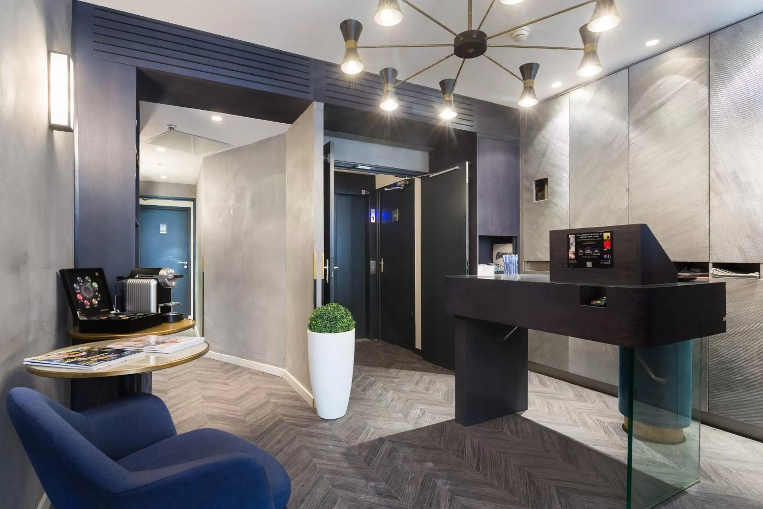 Lobby or reception in Hotel OHM by Happyculture Lobby or reception in Hotel OHM by Happyculture