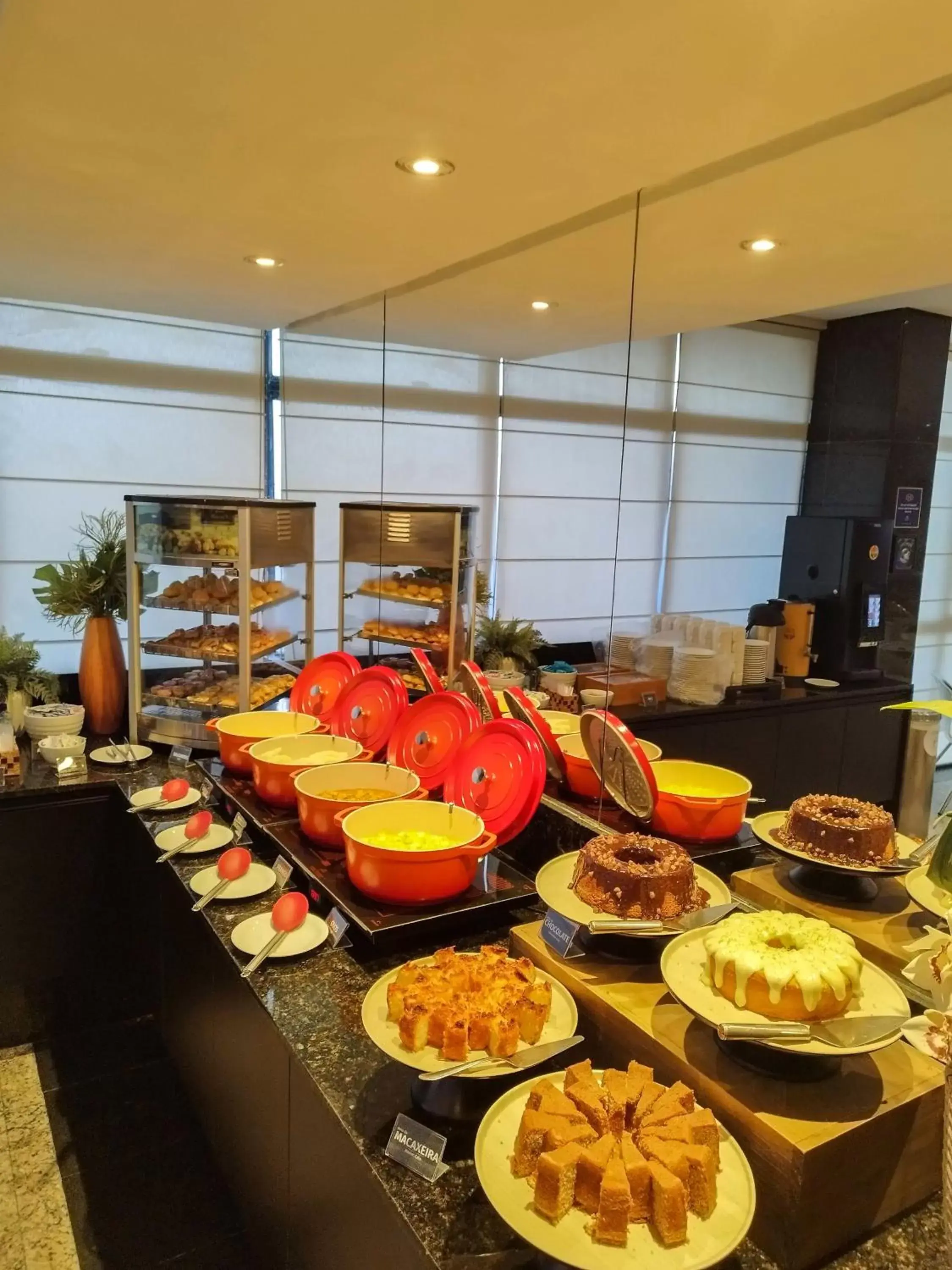 Breakfast, Food in Hotel Reymar Express